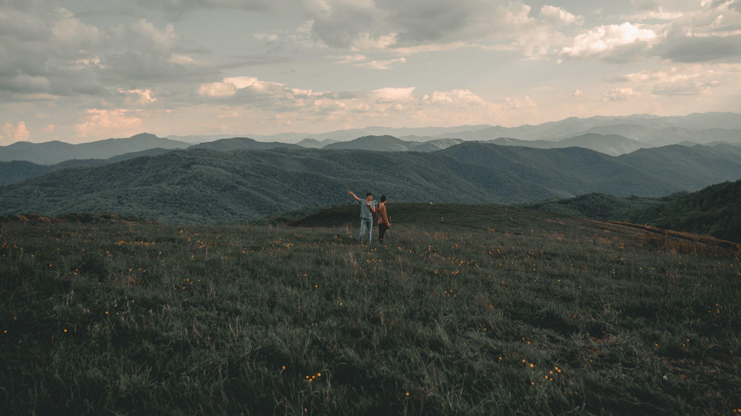 2560x1440 Download wallpaper 2560x1440 mountains, lawn, people, greenery