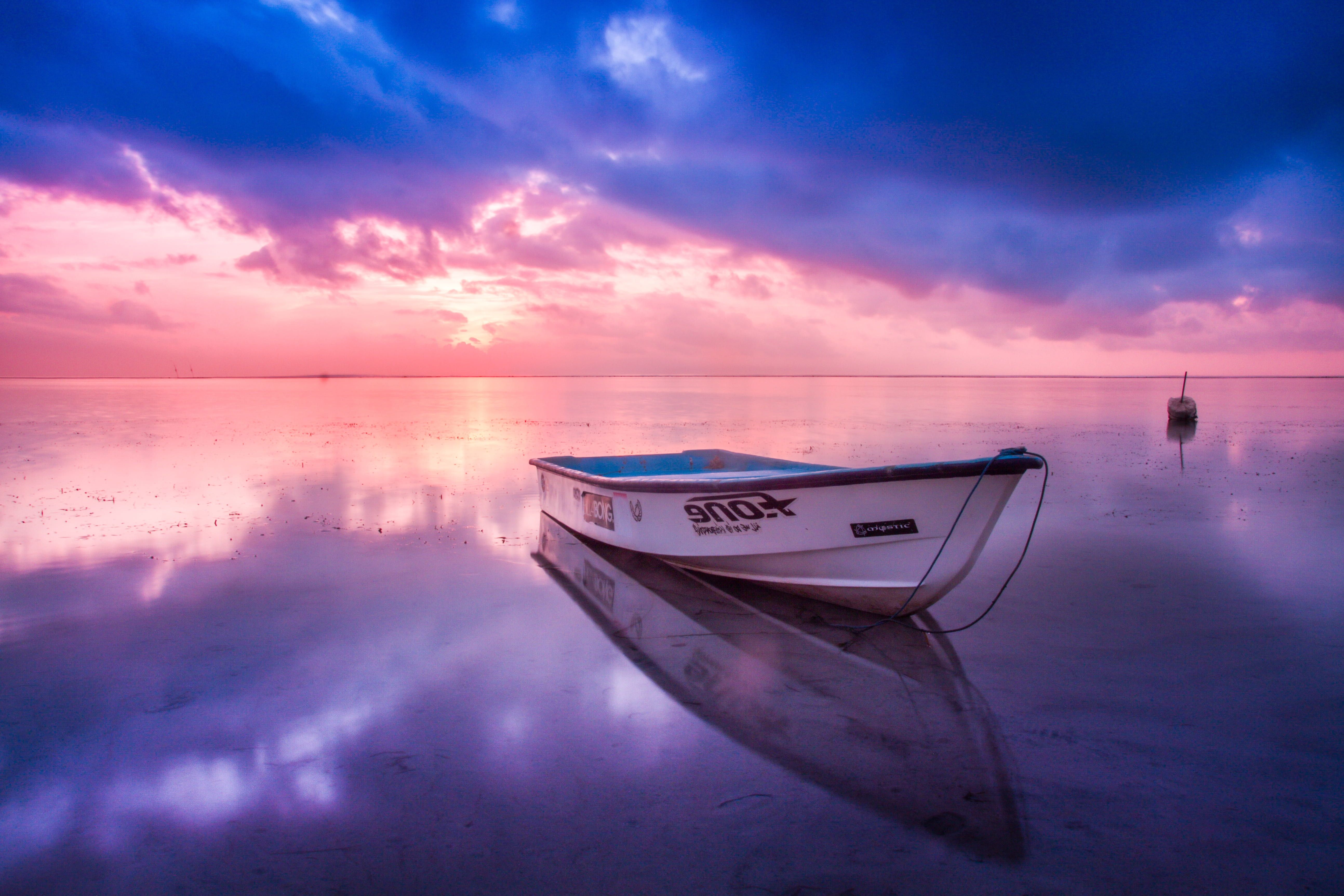 5175x3450 Royalty Free Photo: White And Blue Jon Boat