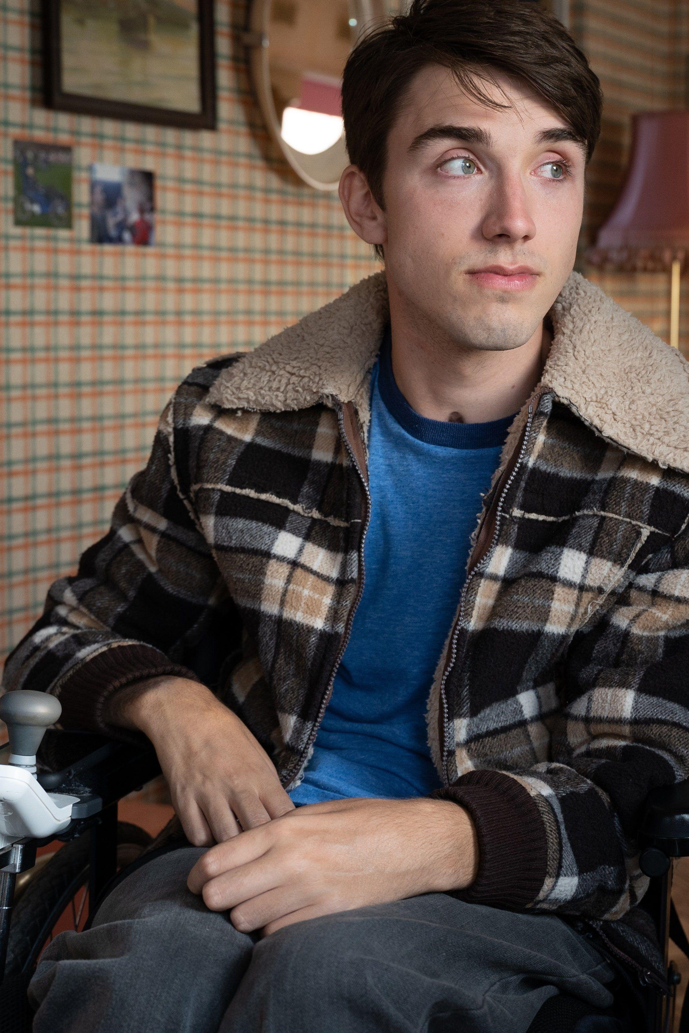 2228x3342 Sex Education Newcomer George Robinson on Isaac's Relationship