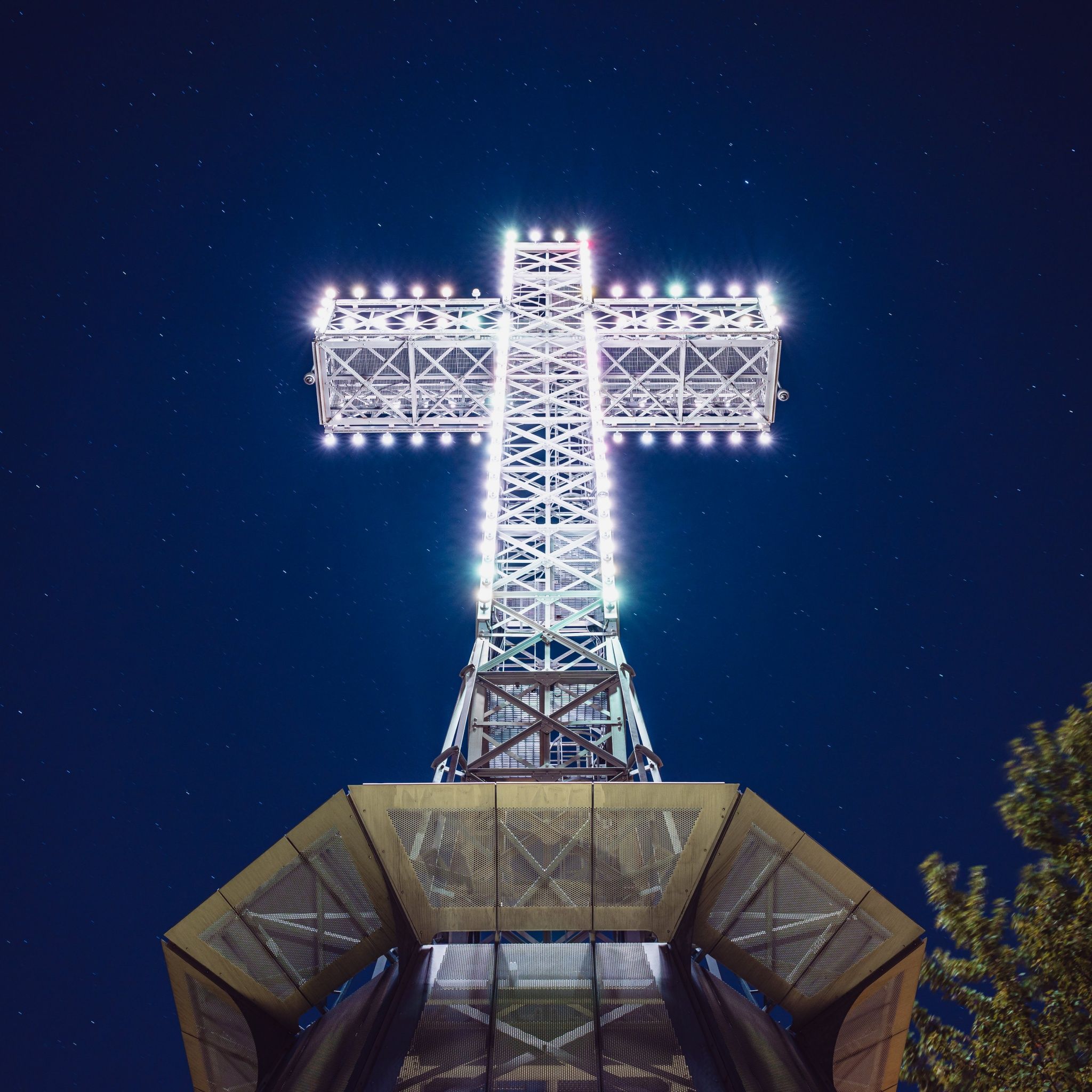 2048x2048 Mount Royal Cross Wallpaper 4K, Monument, Ancient architecture