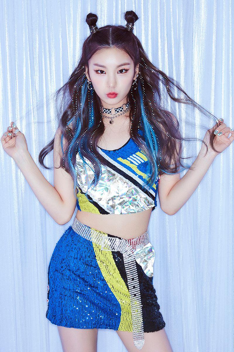 800x1200 Yeji Itzy Wallpaper