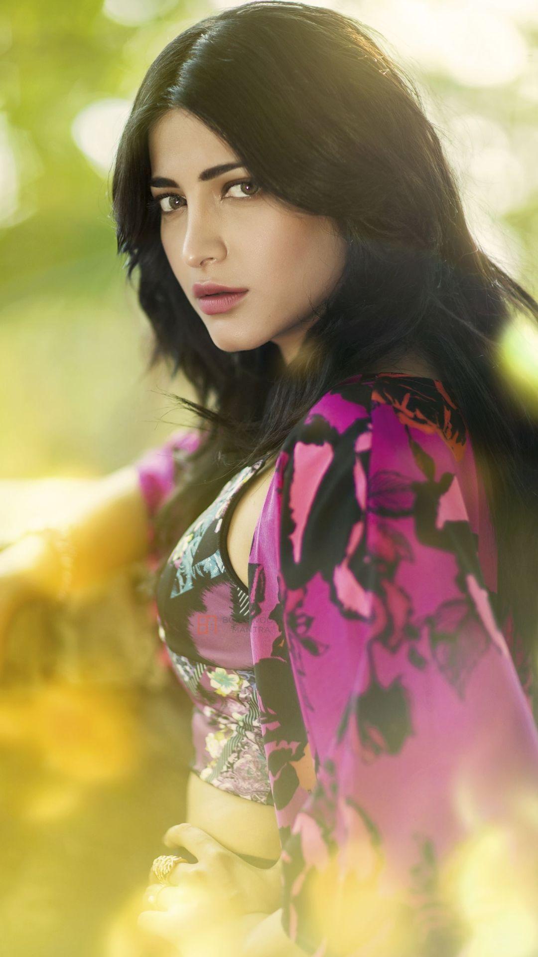 1080x1920 Beautiful Shruti Hassan Wallpaper