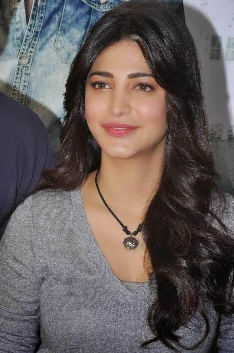 800x1205 Beautiful Shruti Hassan Hot Photo, Bikini Wallpaper \uamp; Full