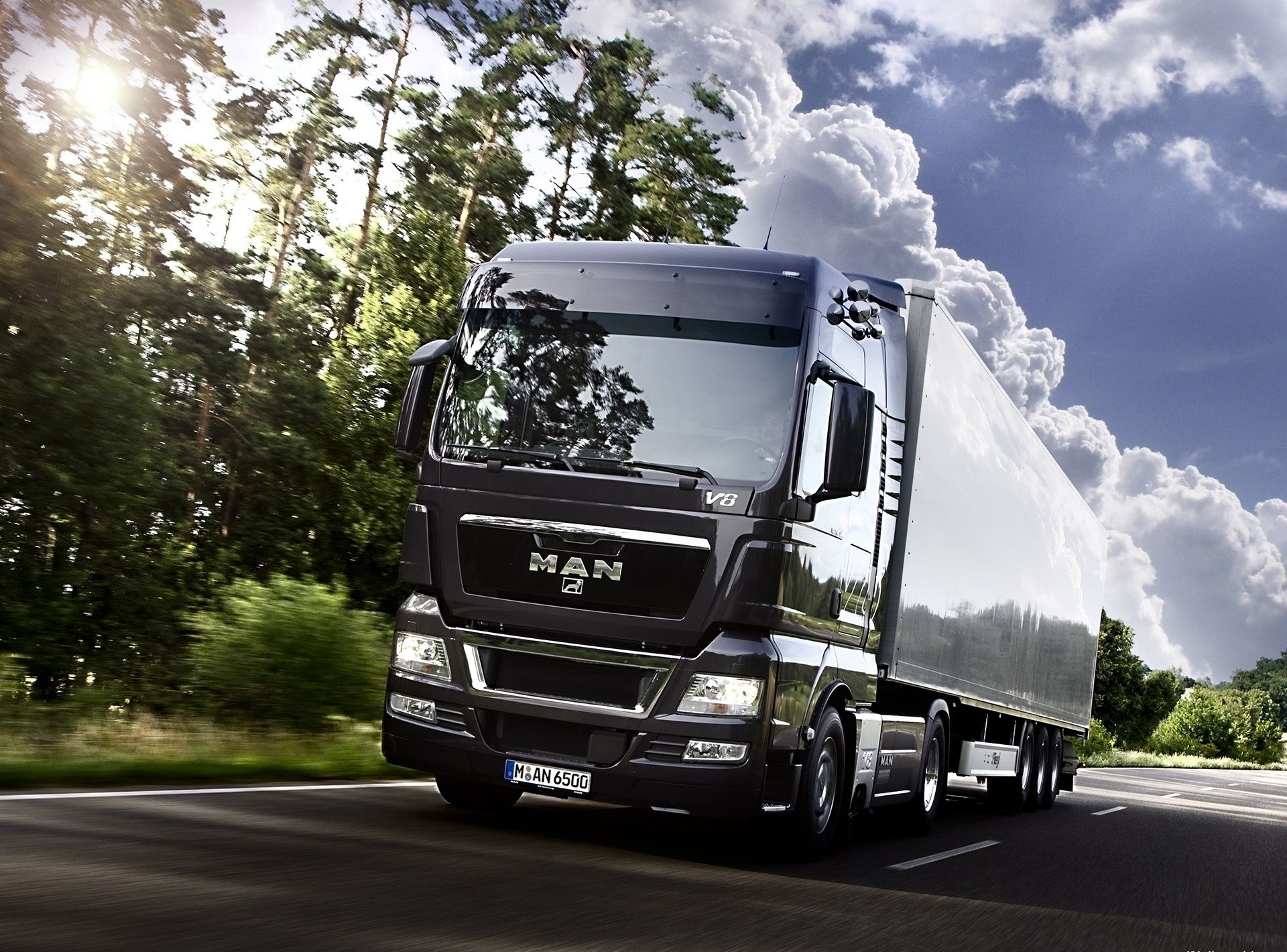 1920x1420 Wallpaper man, the truck, TGX for mobile and desktop, section машины, resolution 1920x1420