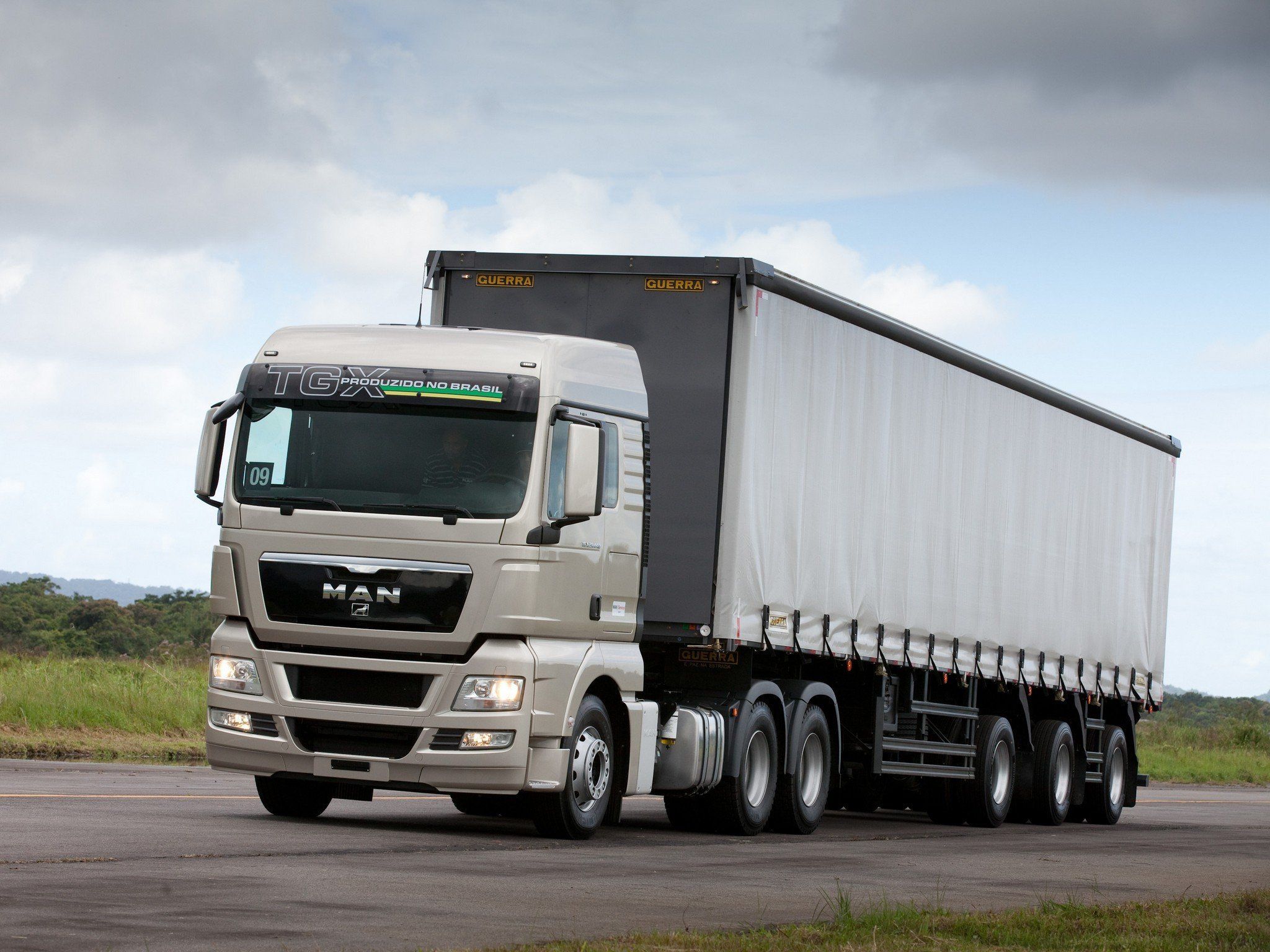 2048x1536 Man, Tgx, 2 Semi, Tractor, Truck Wallpaper HD / Desktop and Mobile Background