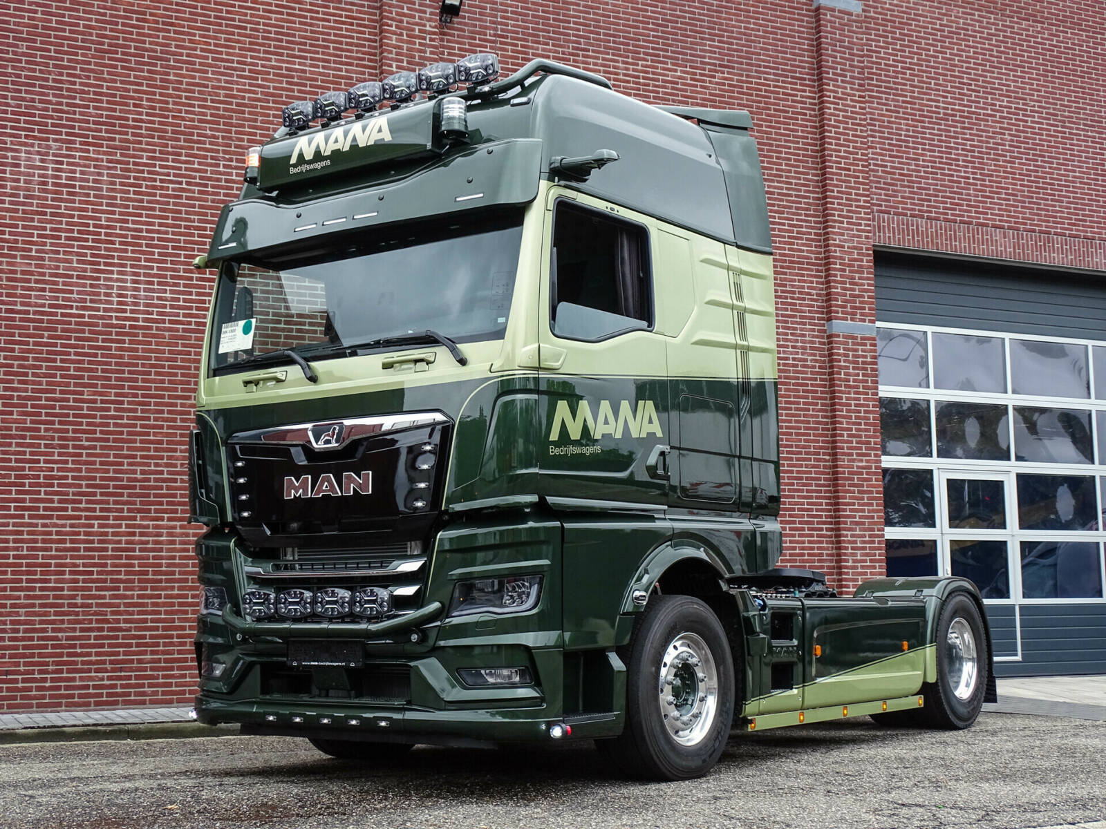 1600x1200 MAN TGX