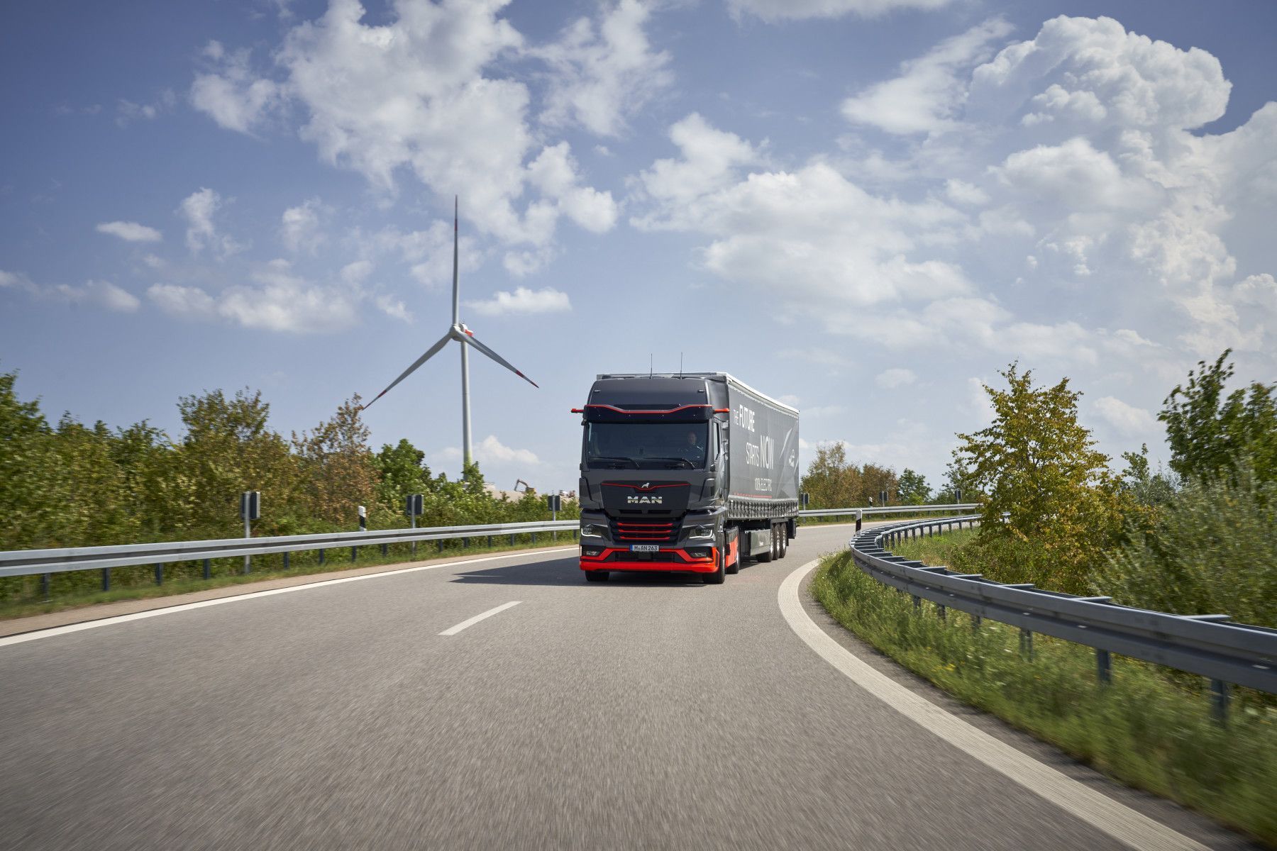 1800x1200 Successful market launch of the new MAN eTruck