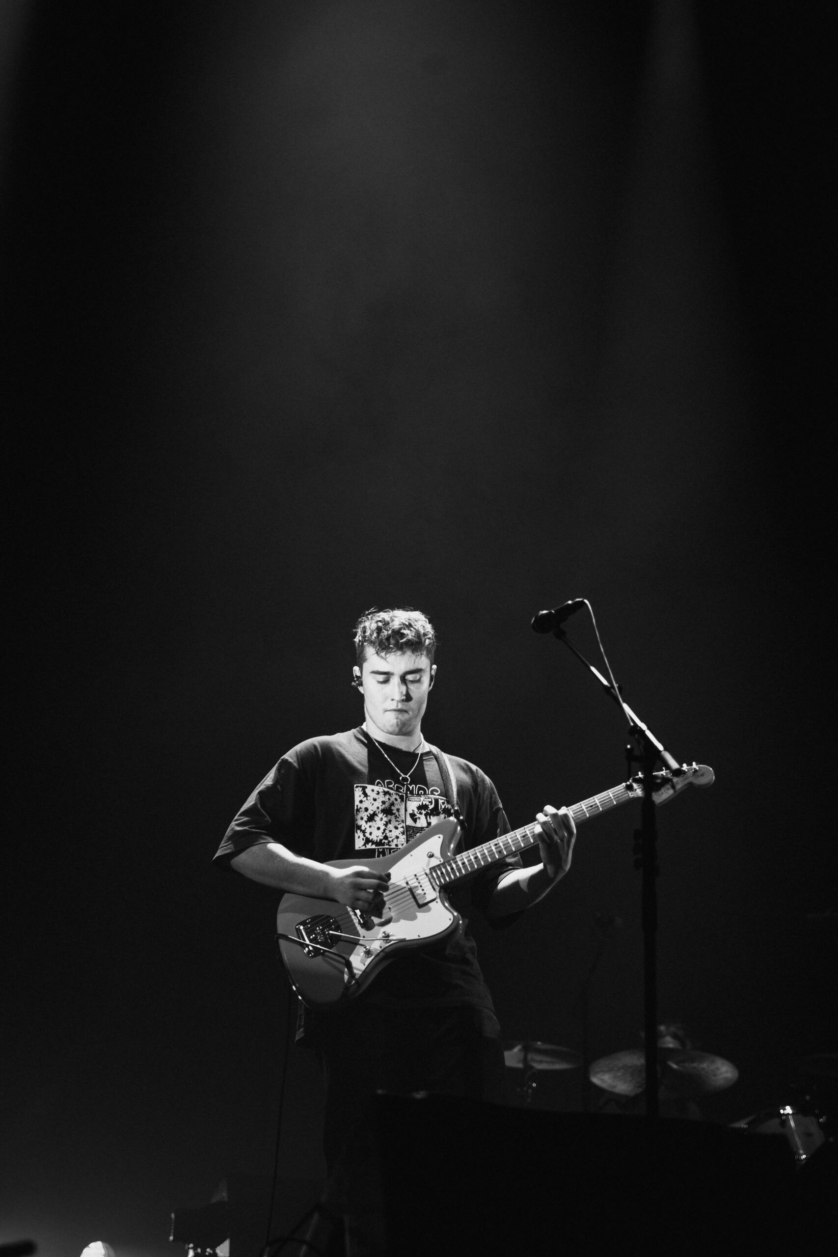 1707x2560 Sam Fender Wallpaper