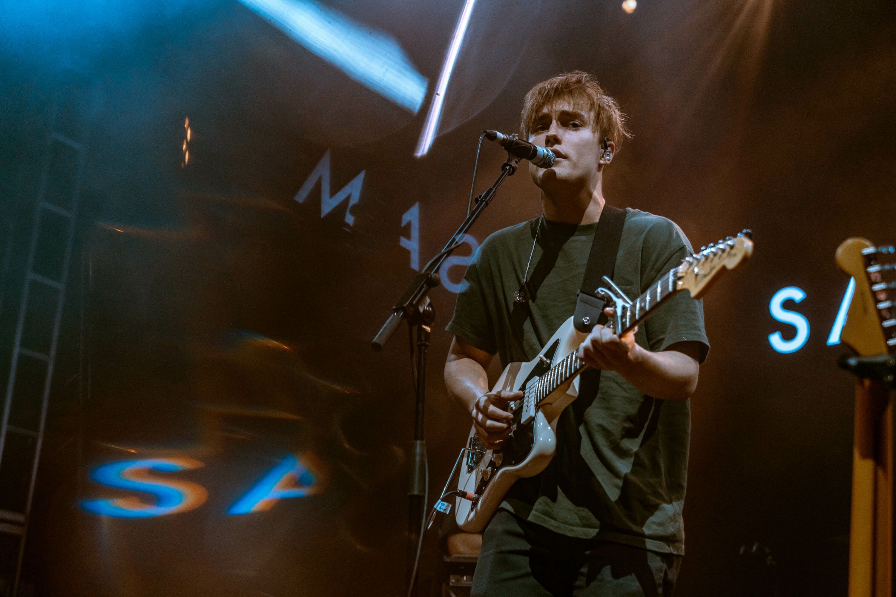 3000x2000 Sam Fender Wallpaper