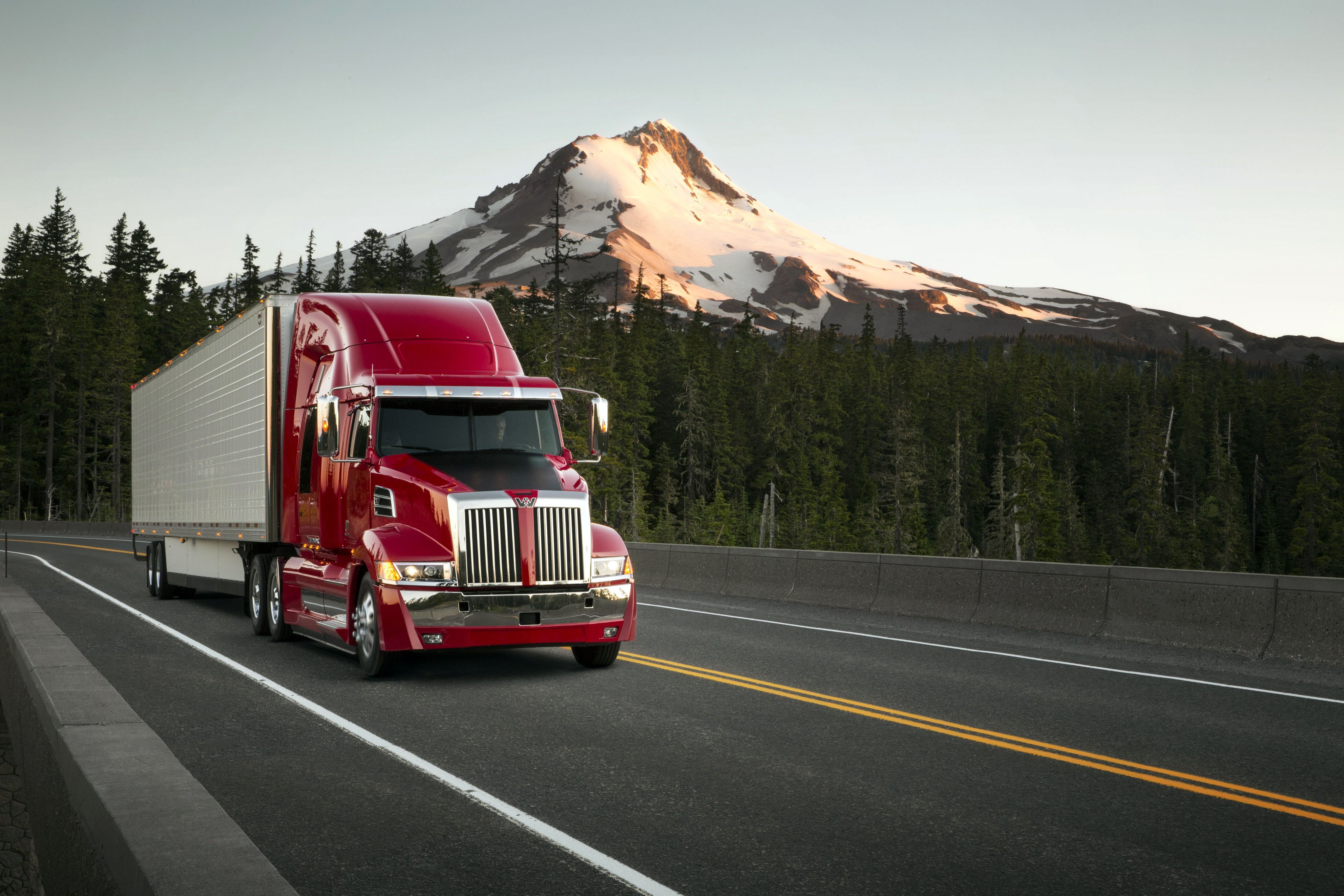 4096x2731 Western Star Powerhouse: 4K Ultra HD Truck in Mountain Majesty