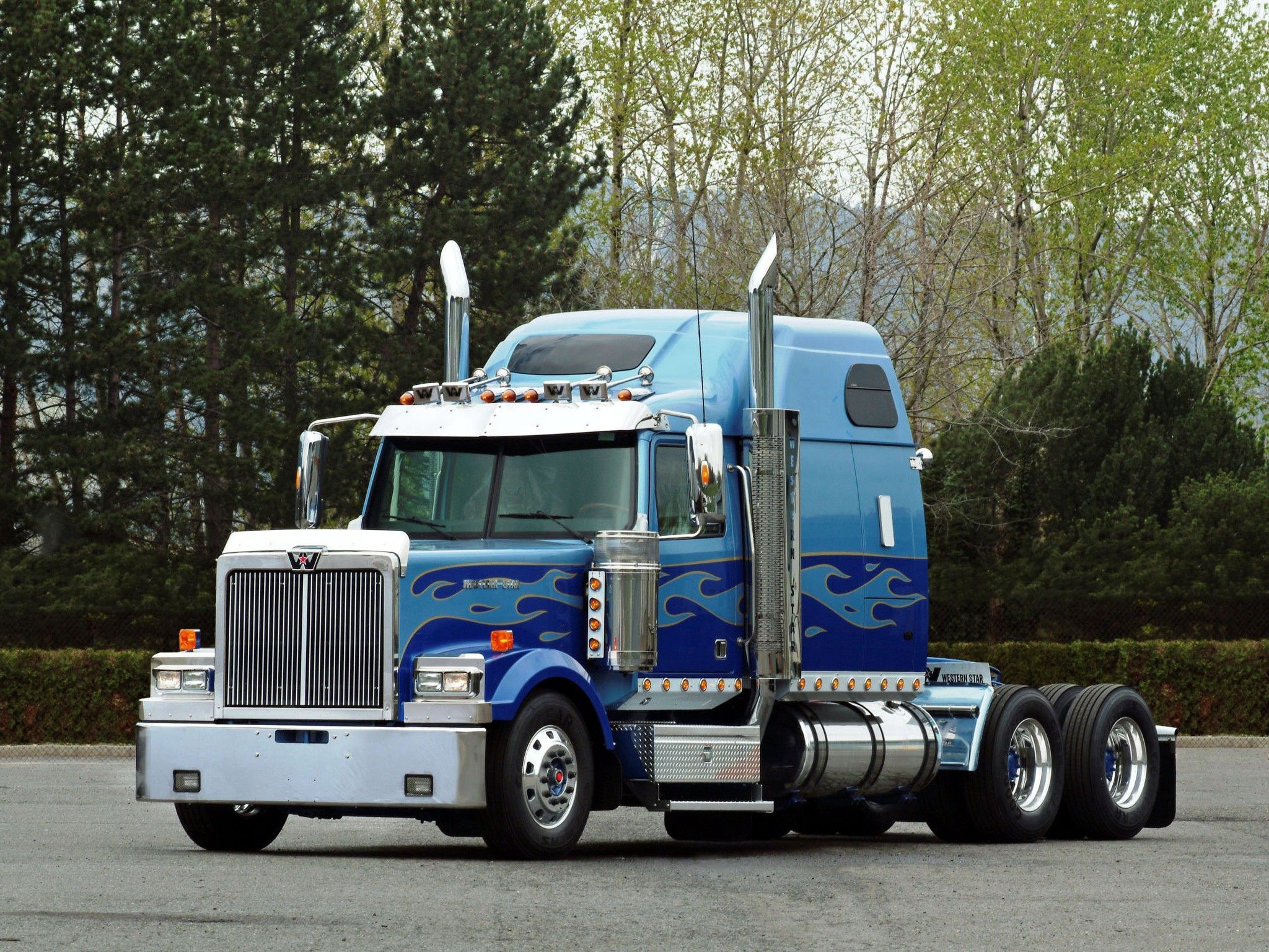 2048x1536 Stunning Western Star Truck HD Wallpaper