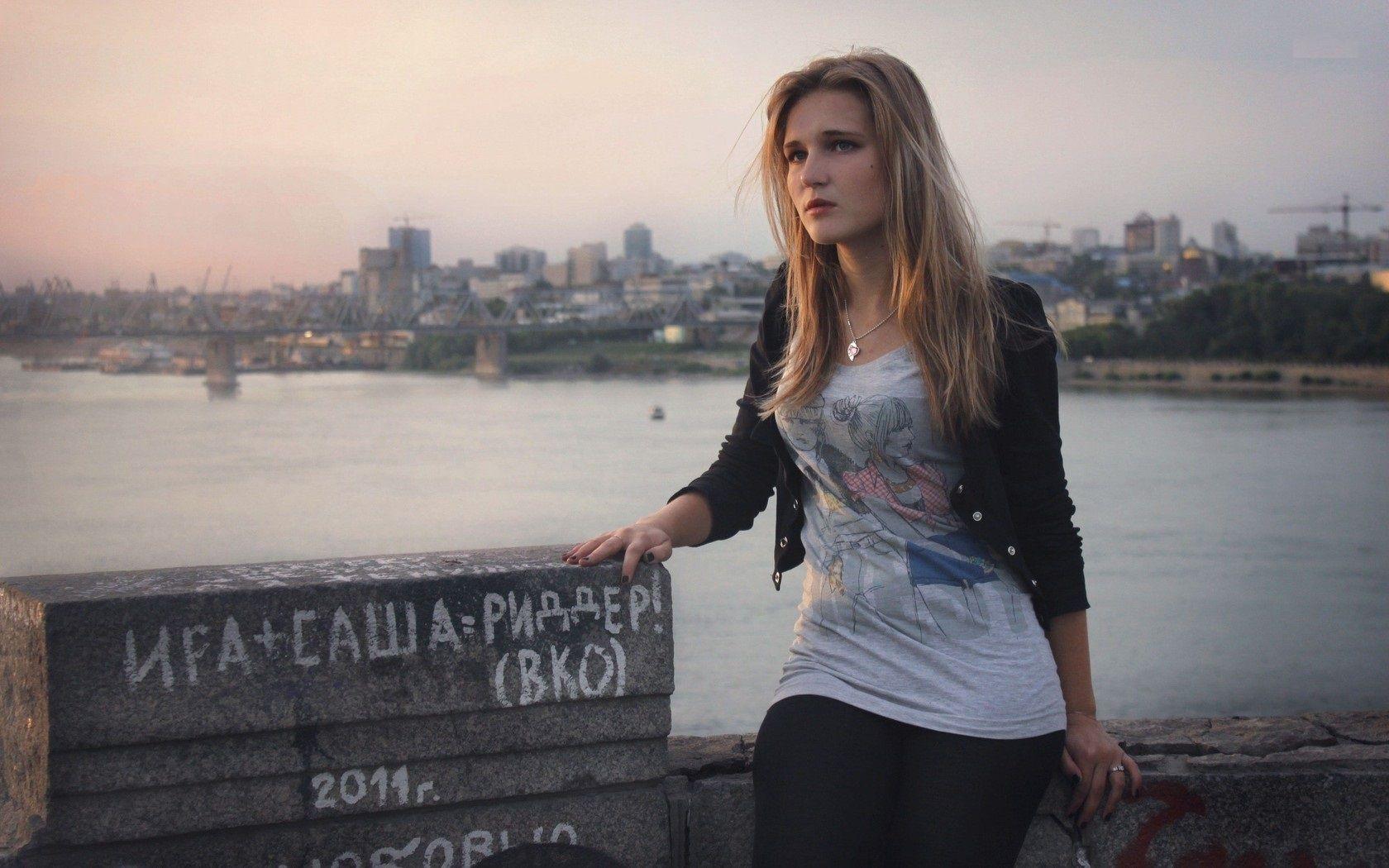 1680x1050 Russian Girl Wallpaper