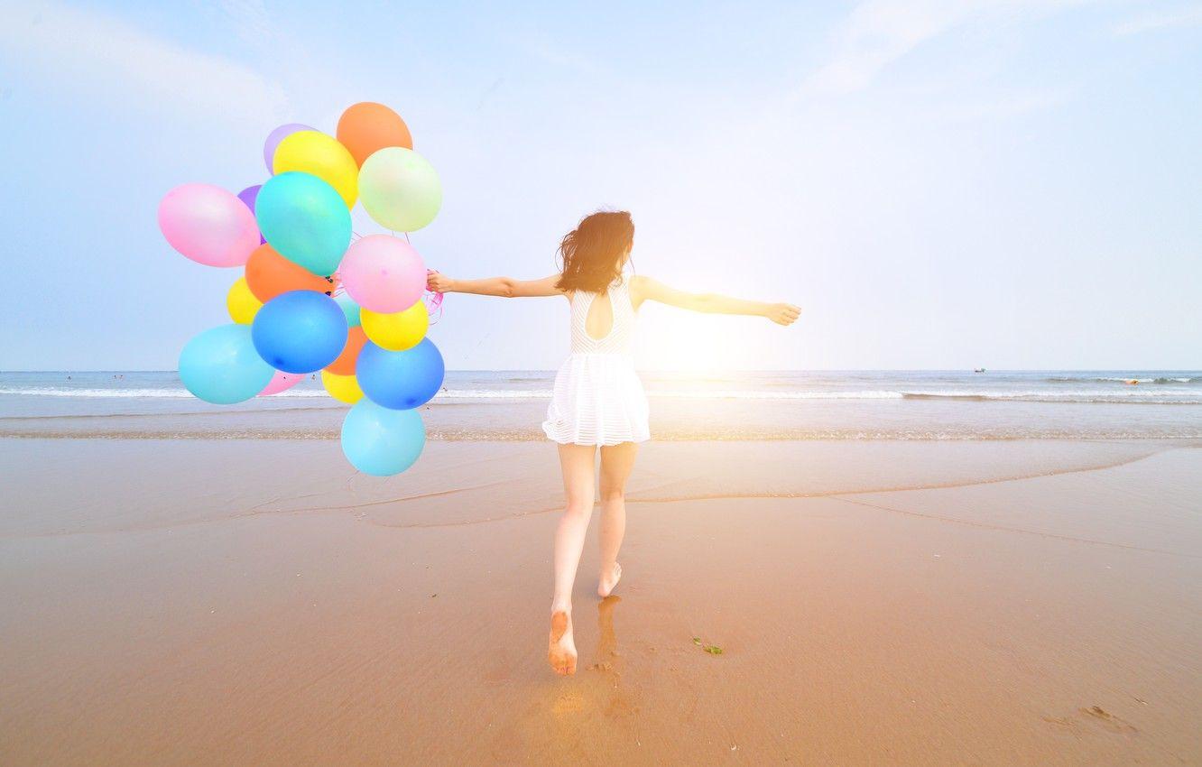 1332x850 Wallpaper sand, sea, beach, summer, girl, the sun, happiness, balloons, stay, colorful, girl, summer, sunshine, happy, beach, sea image for desktop, section настроения