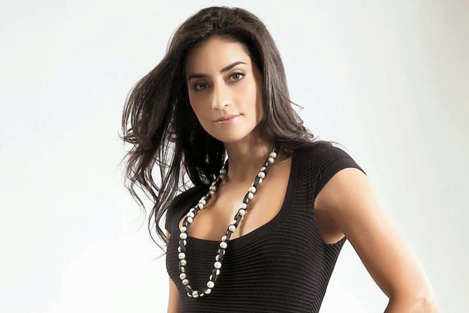 1600x1070 Paola Nuñez Wallpaper worlds 4u