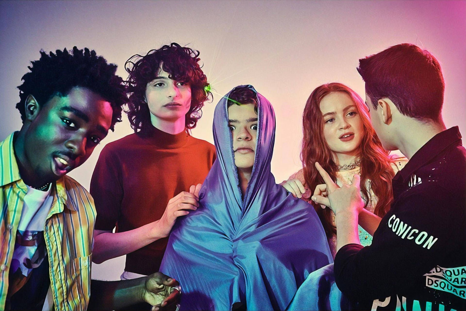 1920x1280 Download Stranger Things Cast Gaten Matarazzo With Cloth On Head Wallpaper