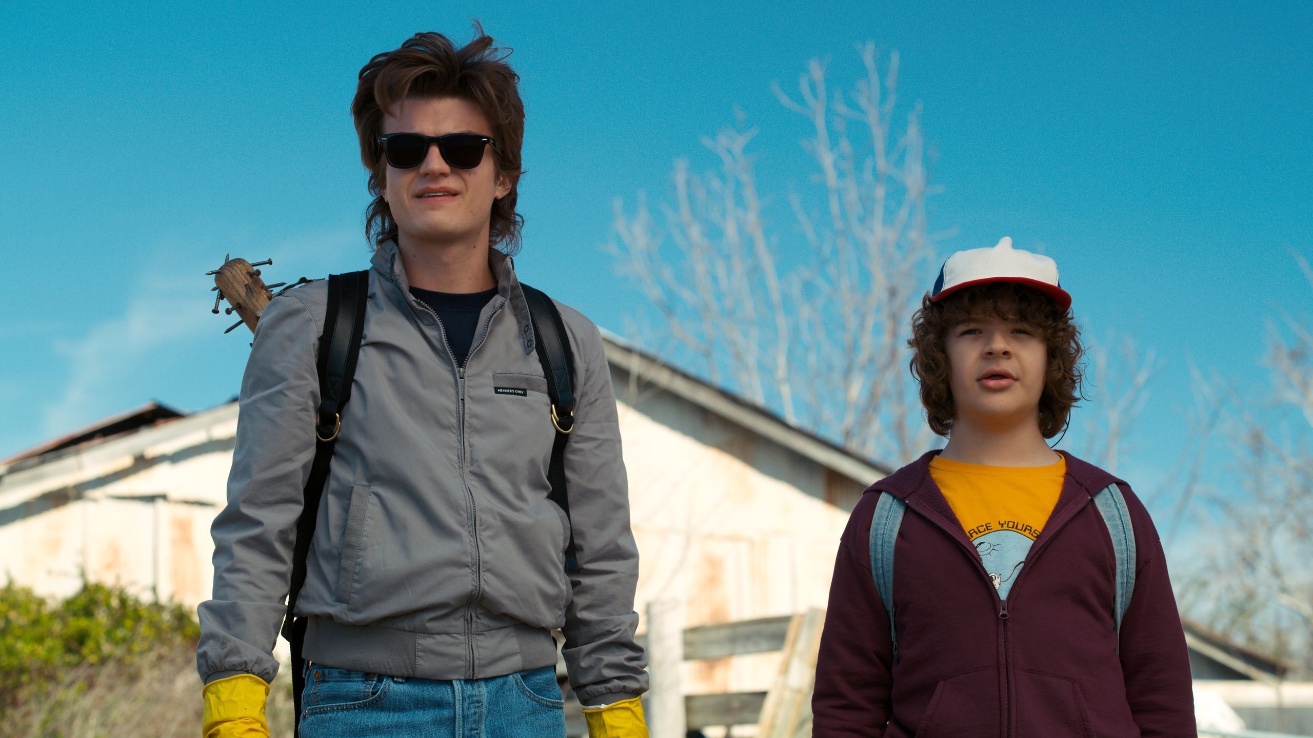 2560x1440 Stranger Things Stars Joe Keery and Gaten Matarazzo Are IRL BFFs