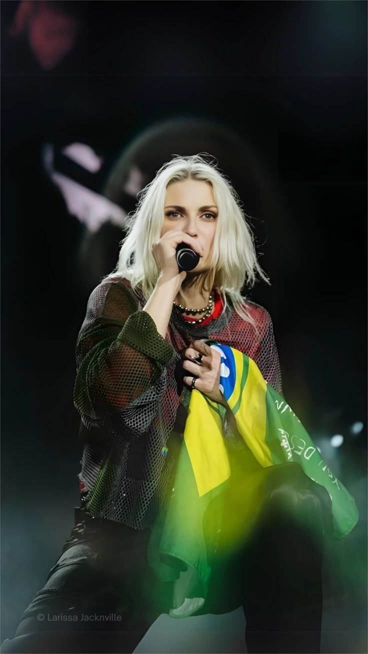 736x1308 Emily Armstrong Wallpaper