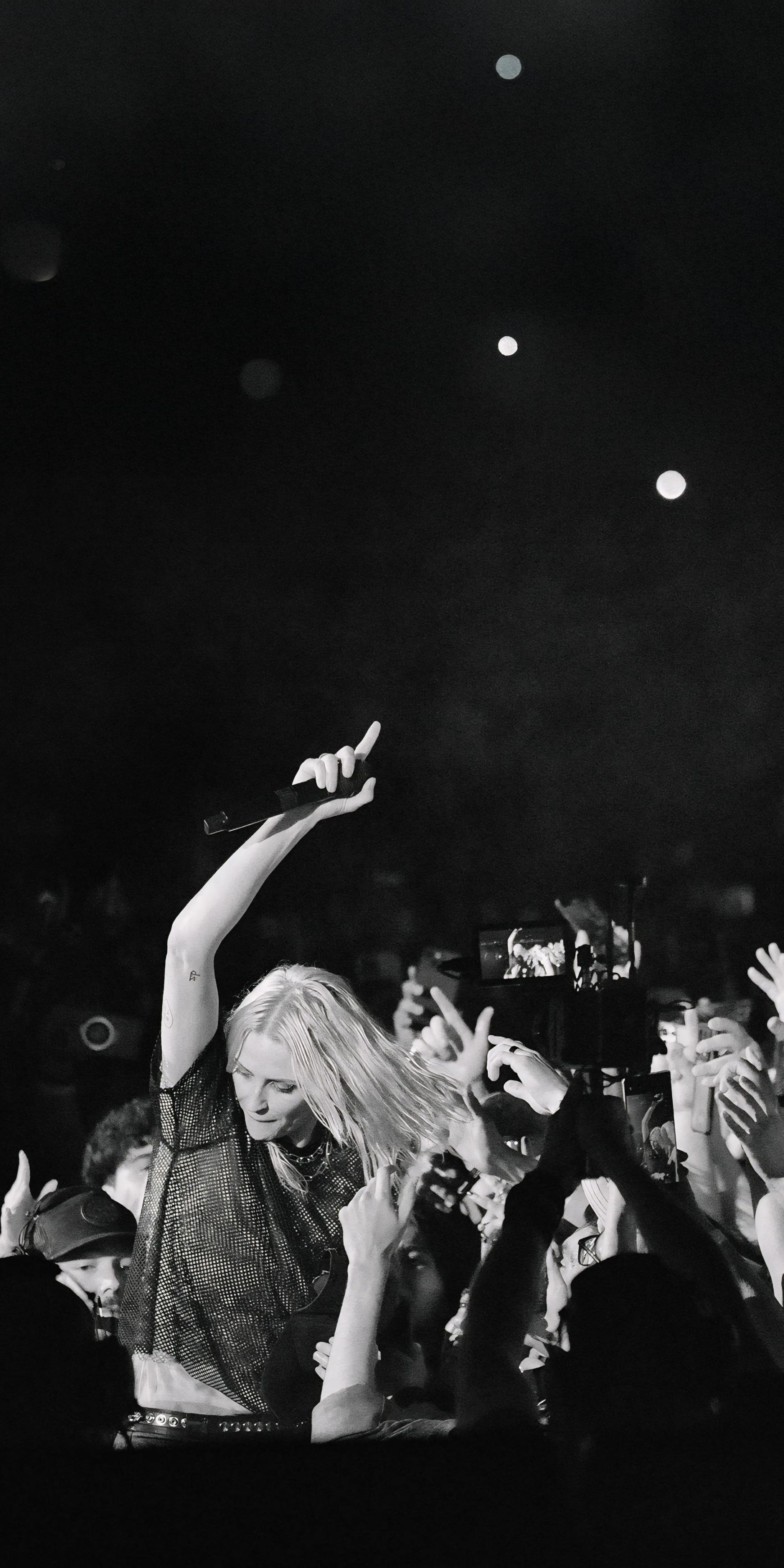 1740x3479 Emily mobile wallpaper from recent Mexico show