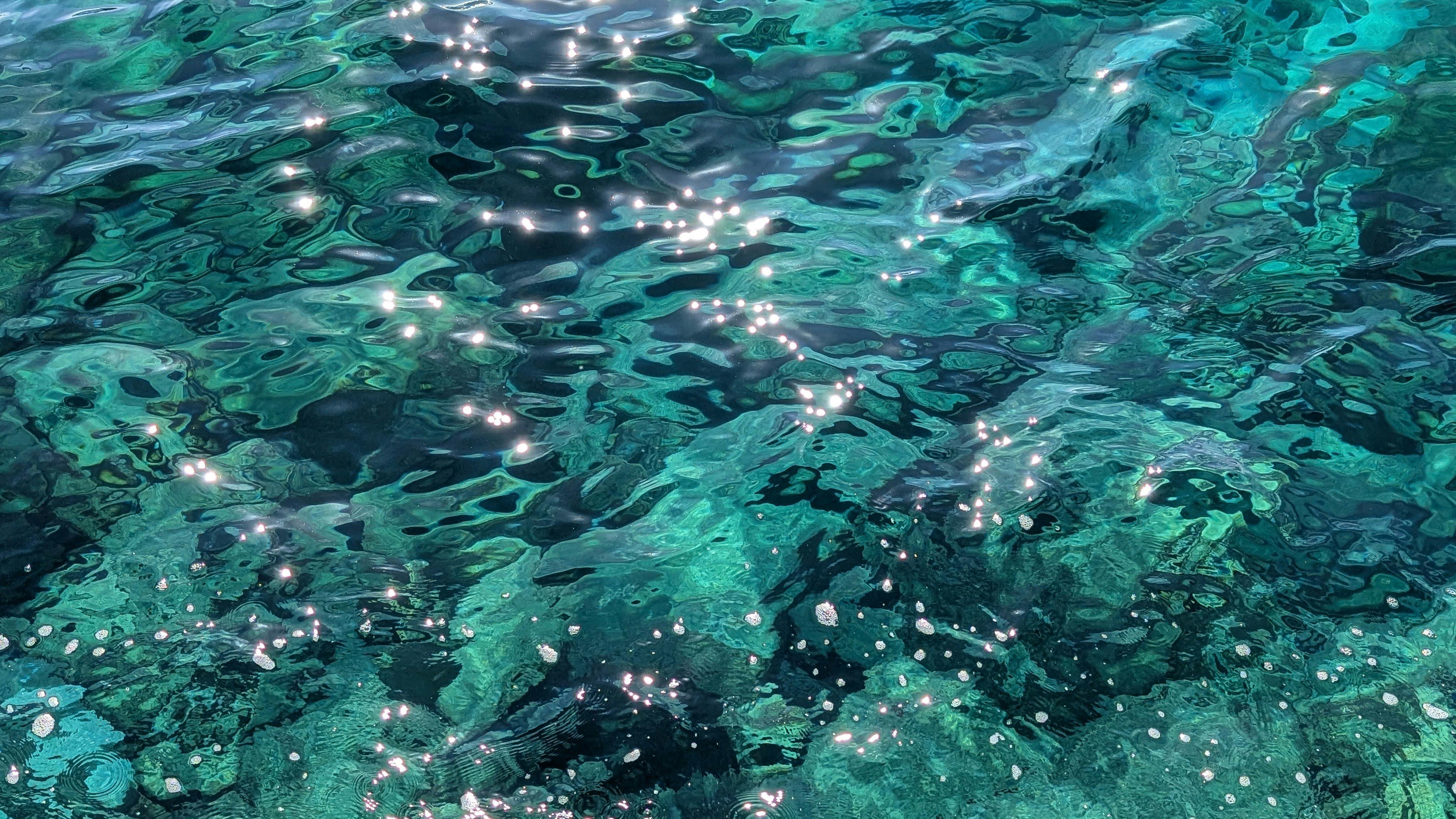 4032x2268 Sparkling Turquoise Ocean Surface with Sunlight Reflection · Free