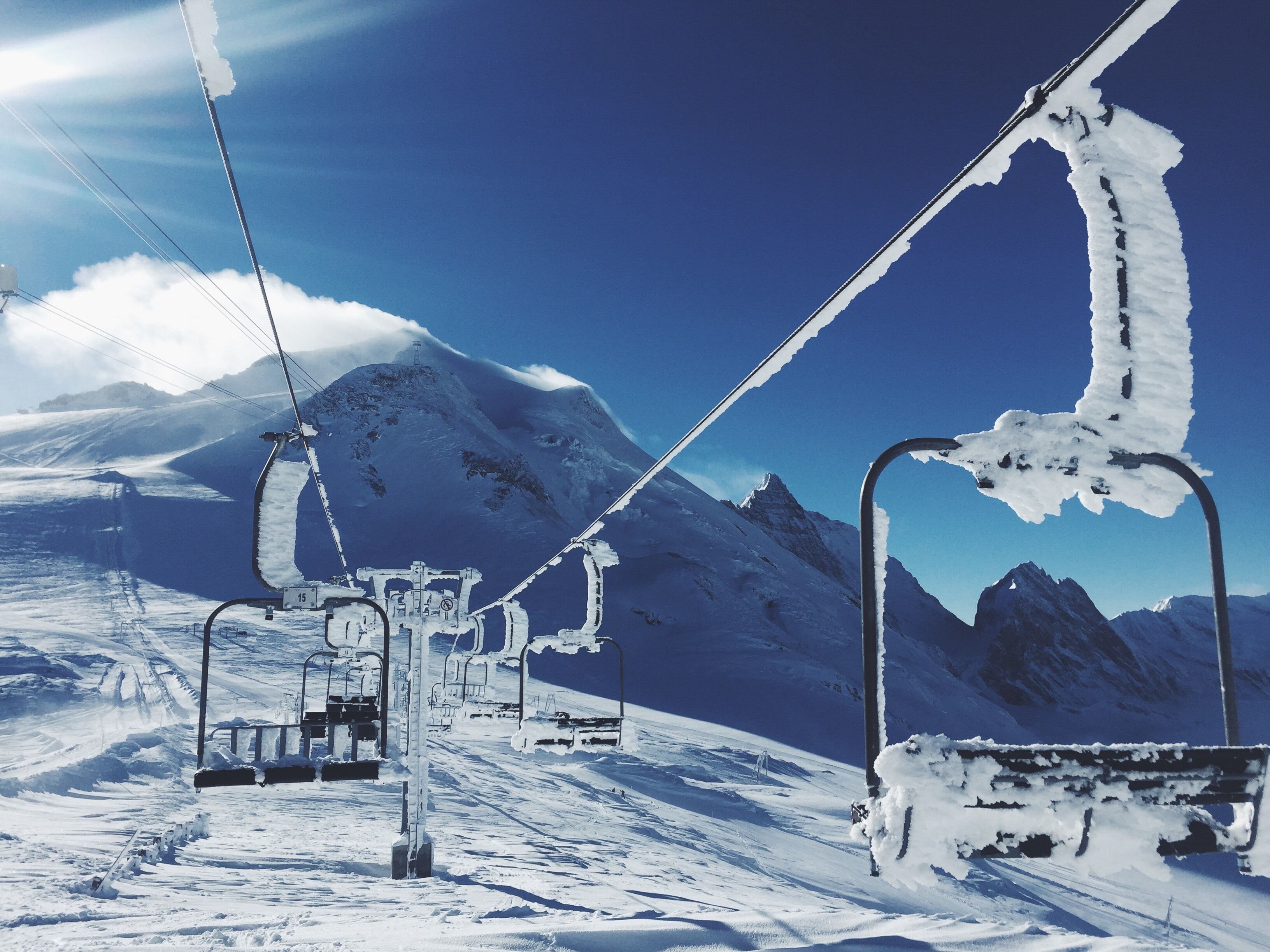 3264x2448 Snow covered ski lift Tignes, France (Photo credit to Robert Bye) [3624 x 2448]