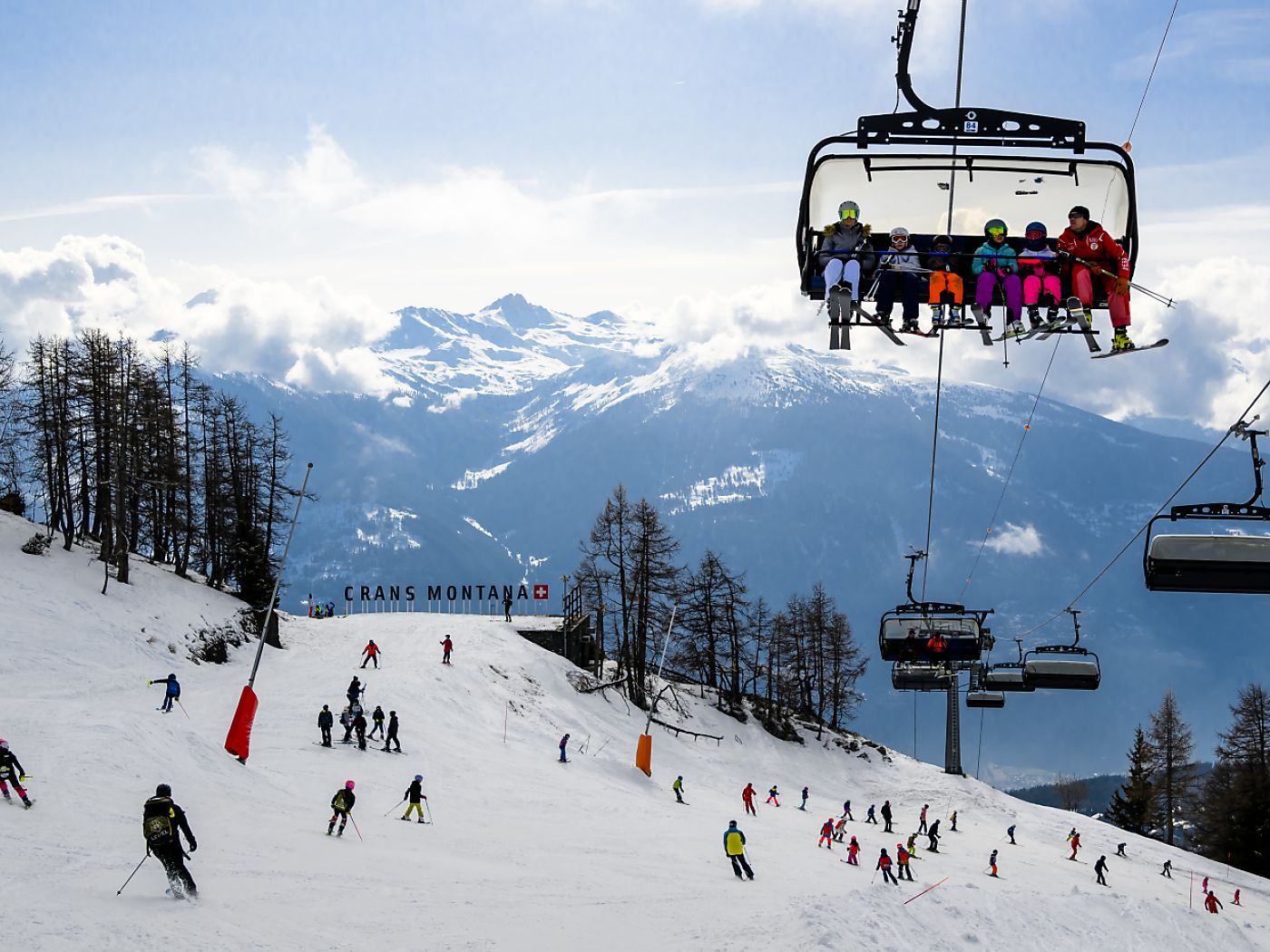 1400x1050 Swiss ski lifts enjoy a successful winter season swissinfo.ch
