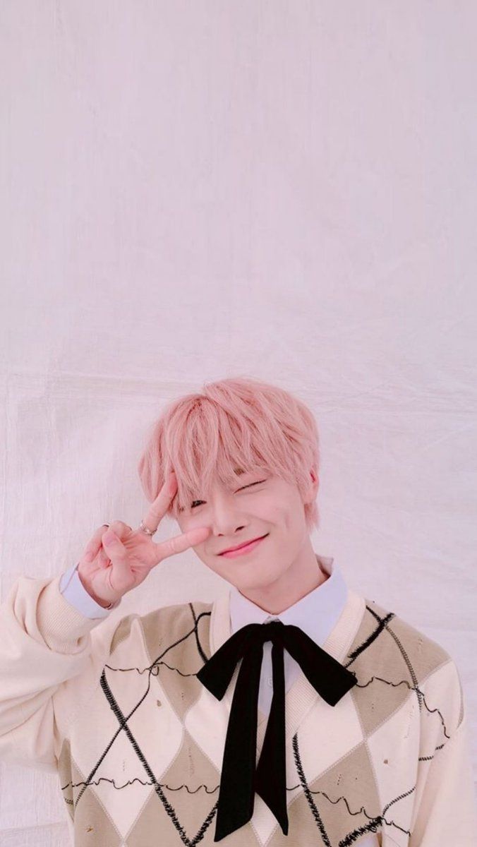 676x1200 straykids #스트레이키즈 pink pink MC! #i_n #아이엔 #jeongin #정인 #yangjeongin #양정인