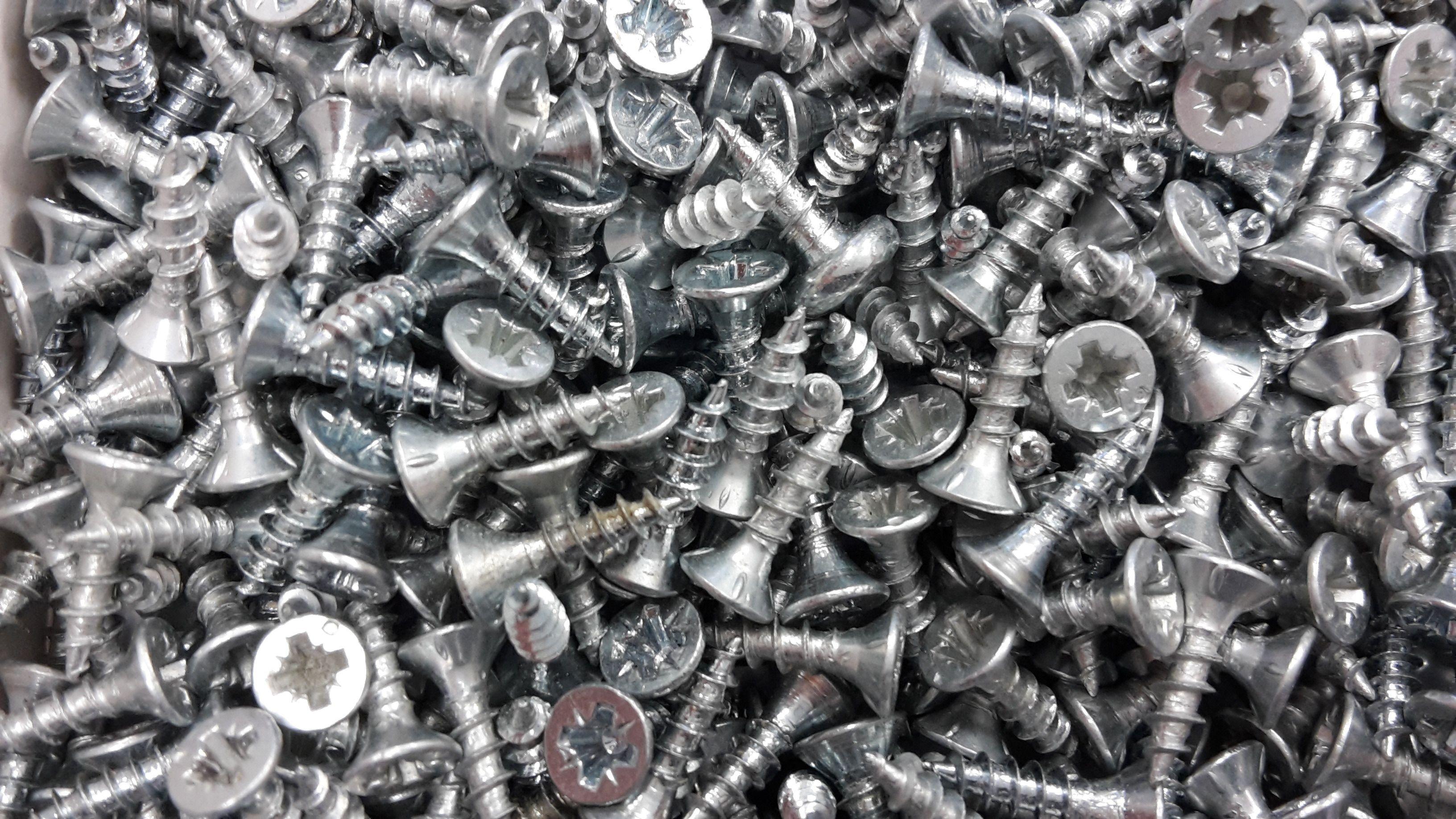 3264x1836 stainless steel screw lot free image