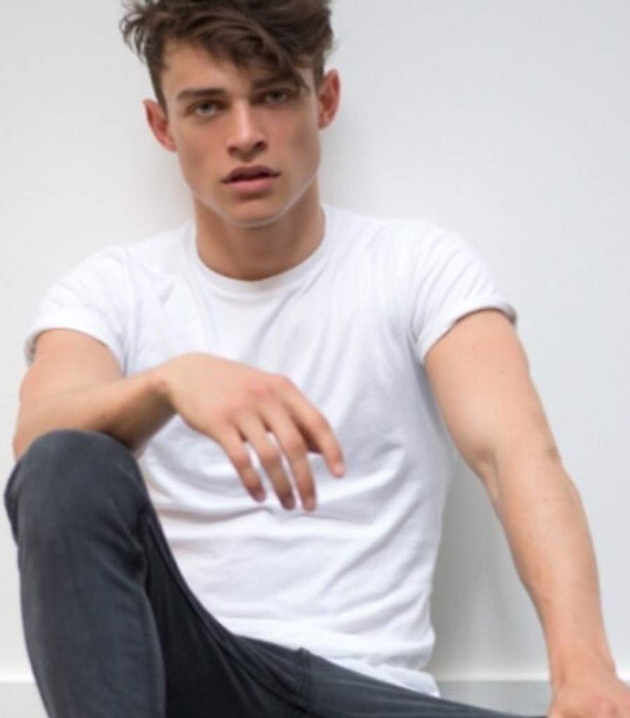 899x1024 Thomas Doherty, Height & Life Story. Super Stars Bio