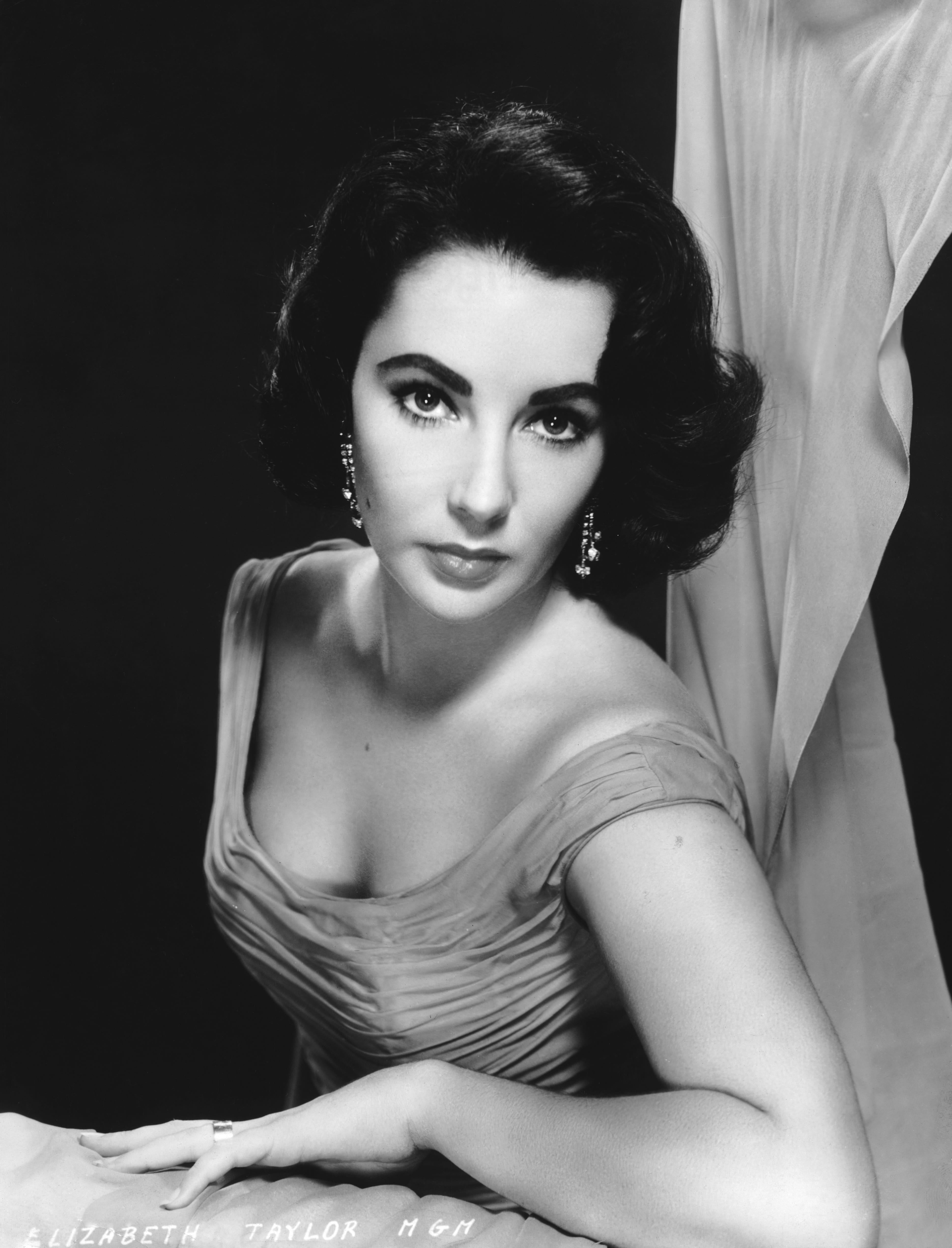 3741x4900 Elizabeth Taylor HD