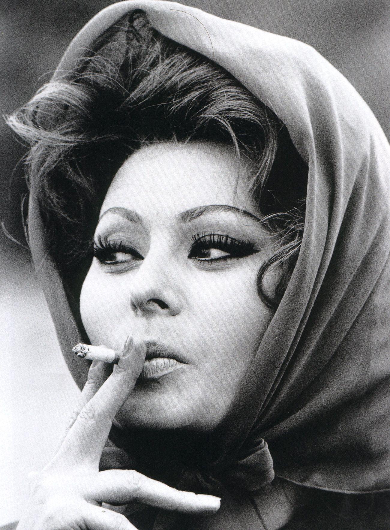 1300x1766 Sophia Loren Wallpaper