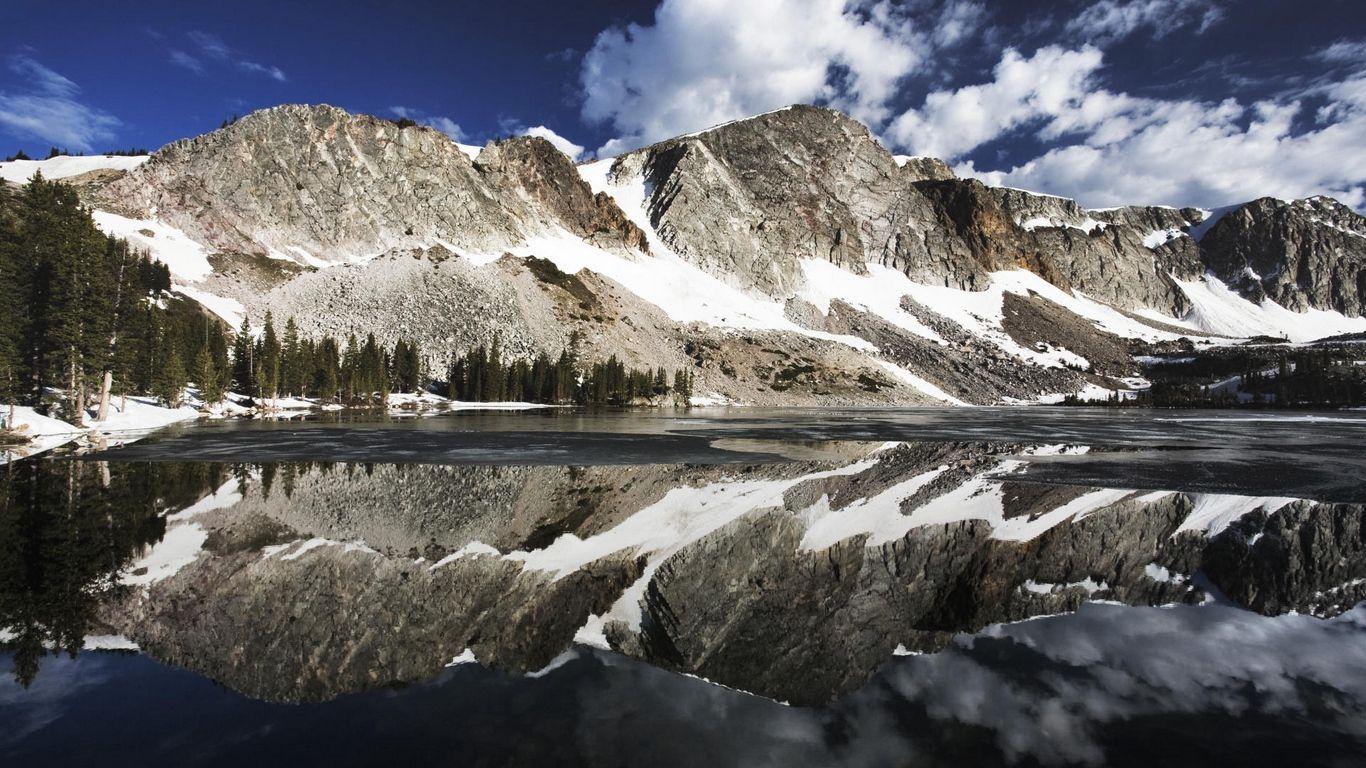 1366x768 Download wallpaper 1366x768 mountains, reflection, snow, lake