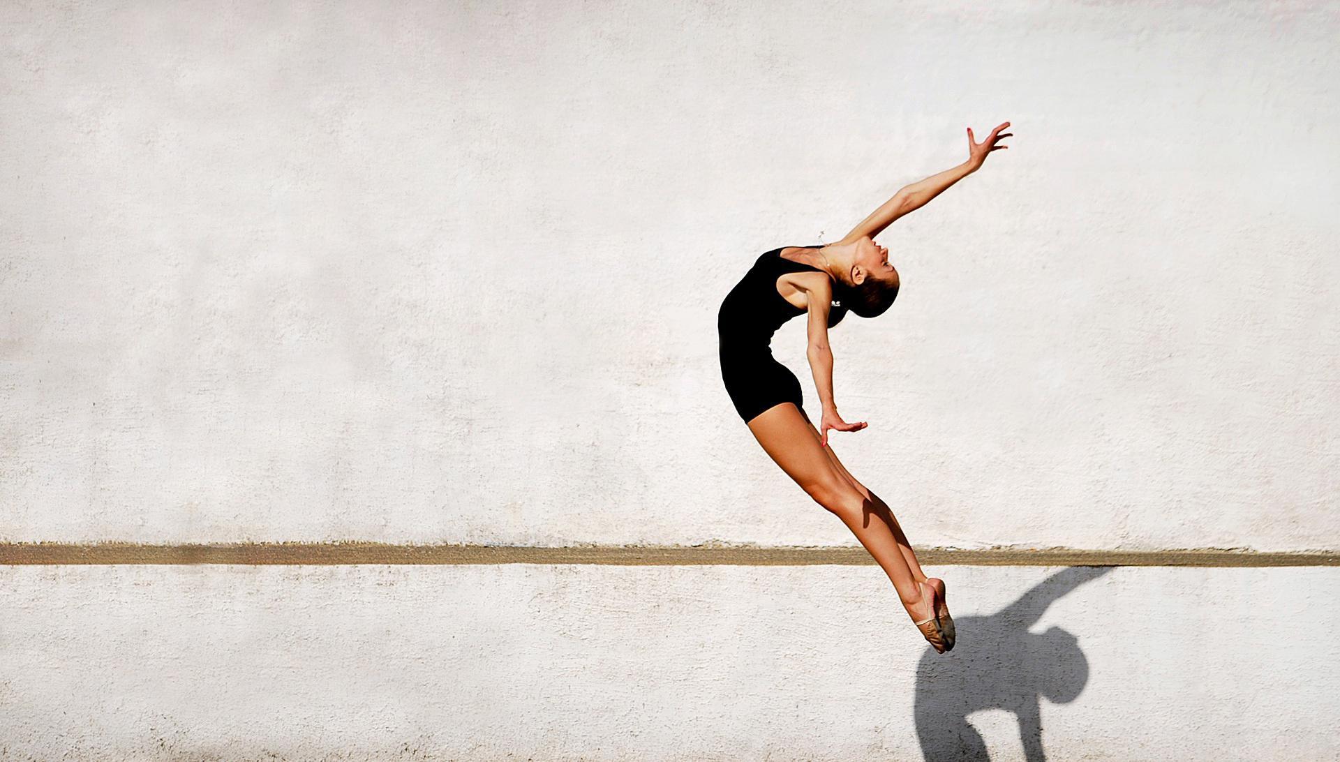 1920x1092 Ballet Dancer Wallpaper