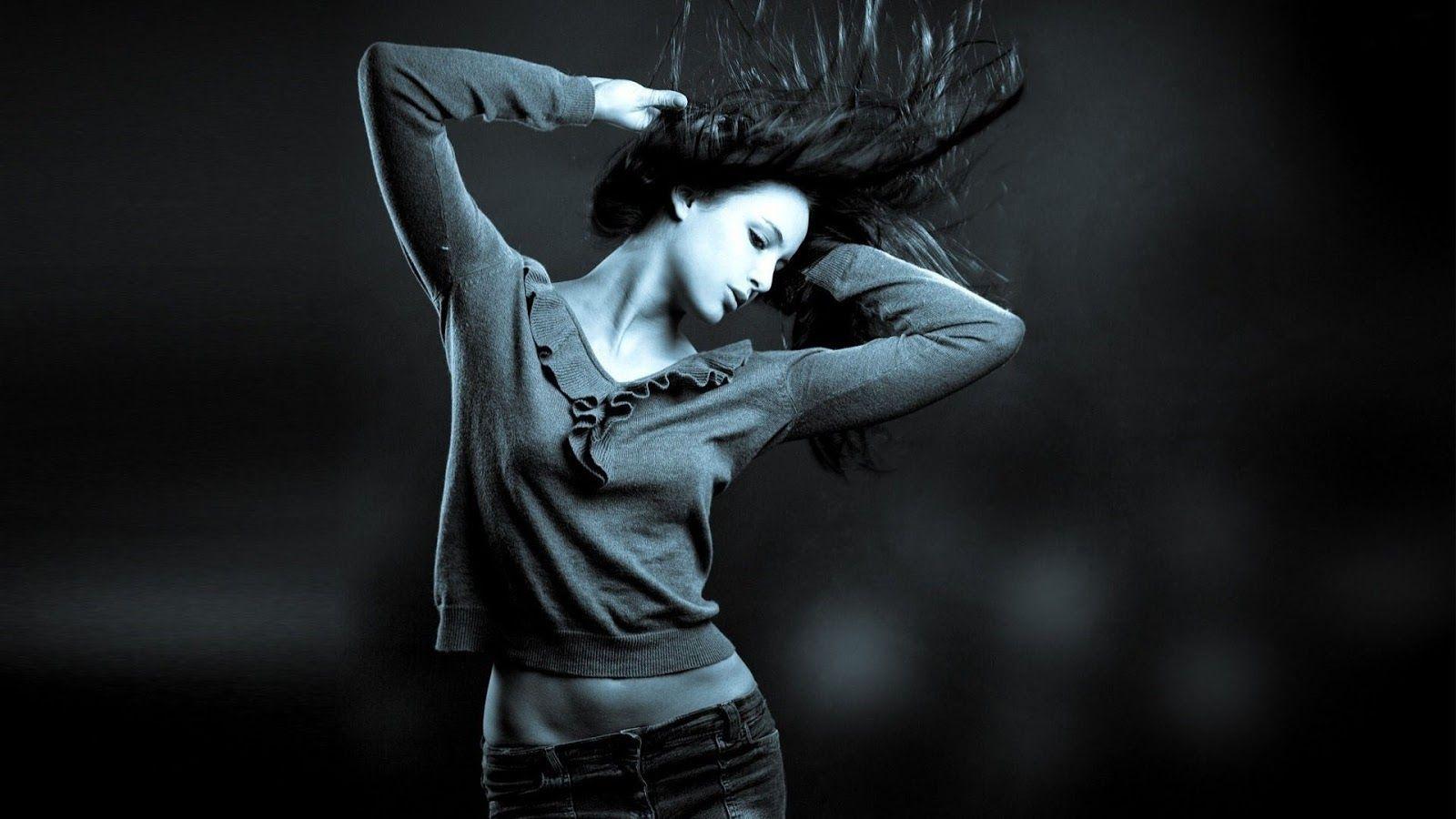 1600x900 Dance Girl Wallpaper