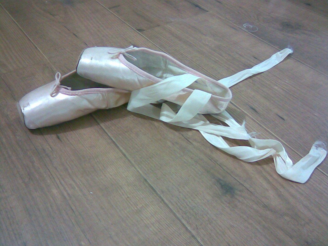 1280x960 Free download Ballet Shoes Wallpaper Fashion Designer Picture