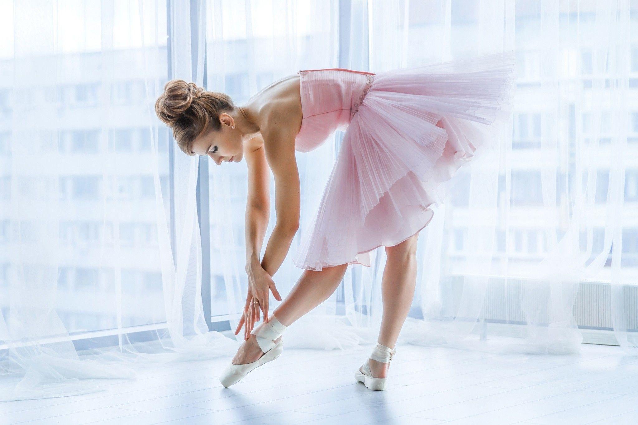 2048x1365 Ballet Pointe Shoes Background. Pointe