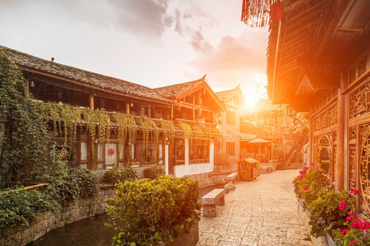 1232x821 Old town of Lijiang at sunrise, Yunnan, China
