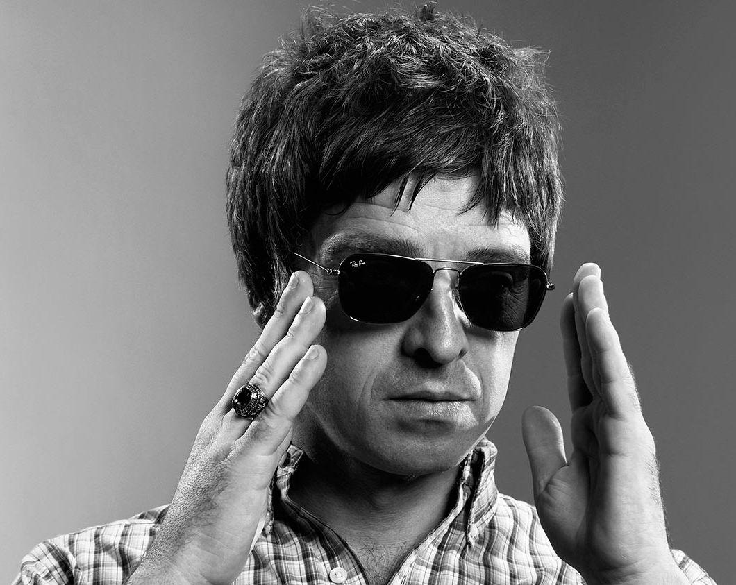 1060x843 Liam Gallagher Wallpaper