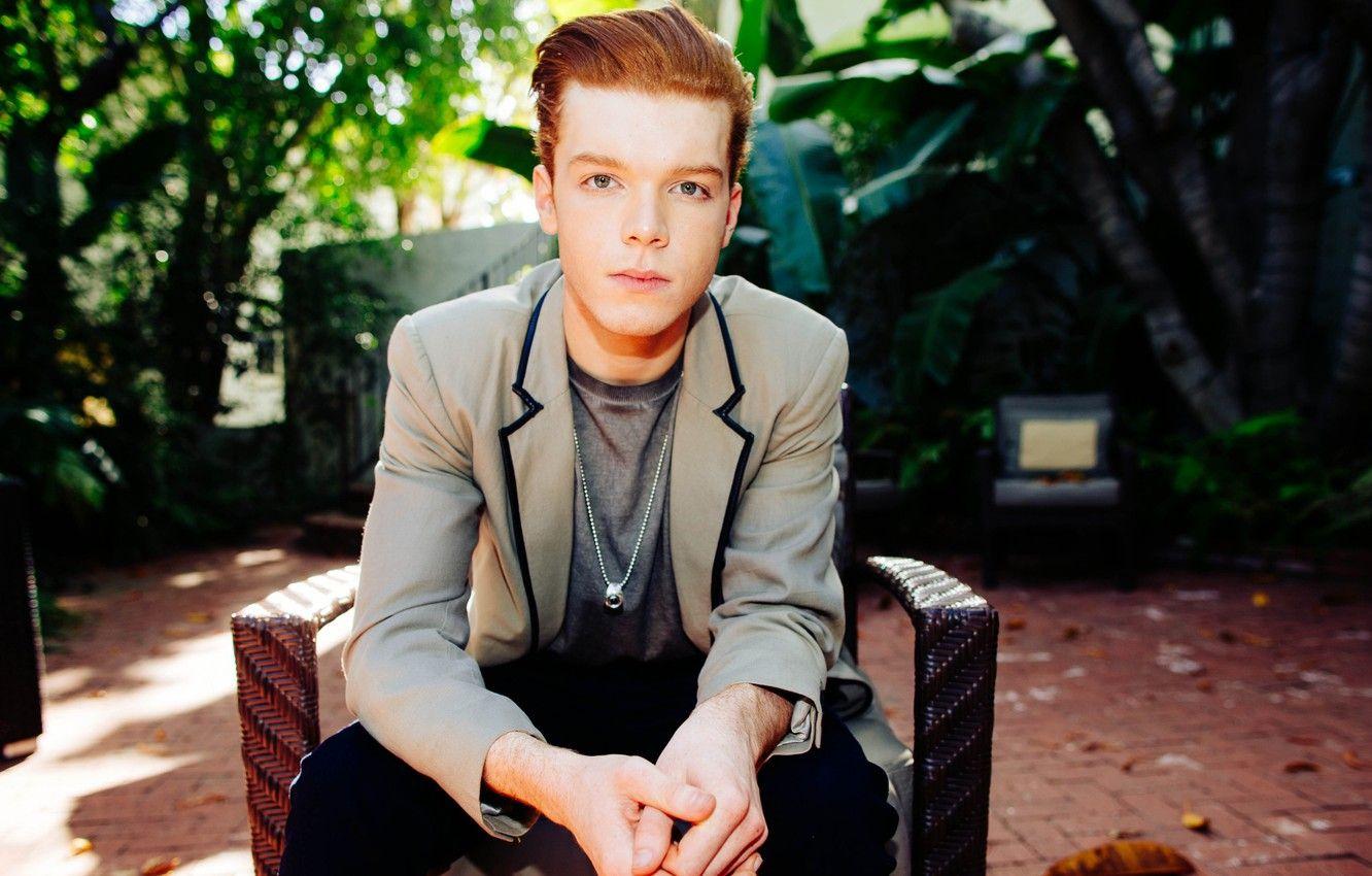 1332x850 Wallpaper red, actor, jacket, Cameron Monaghan, Cameron Monahan