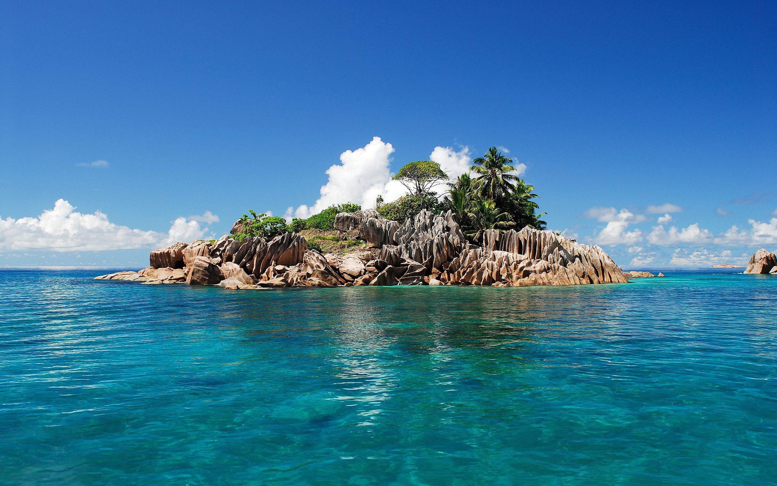 2560x1600 Tropical Island Desktop Background