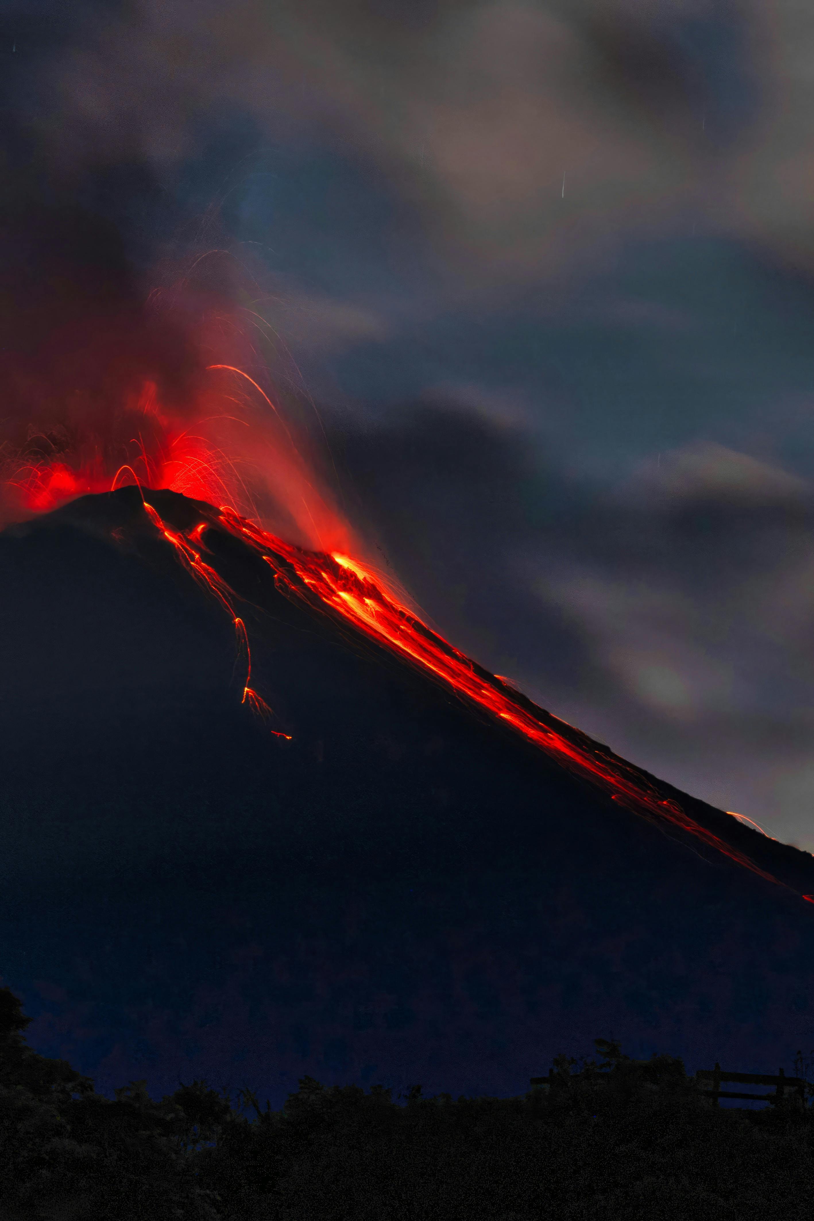 2835x4251 View of an Erupting Volcano · Free