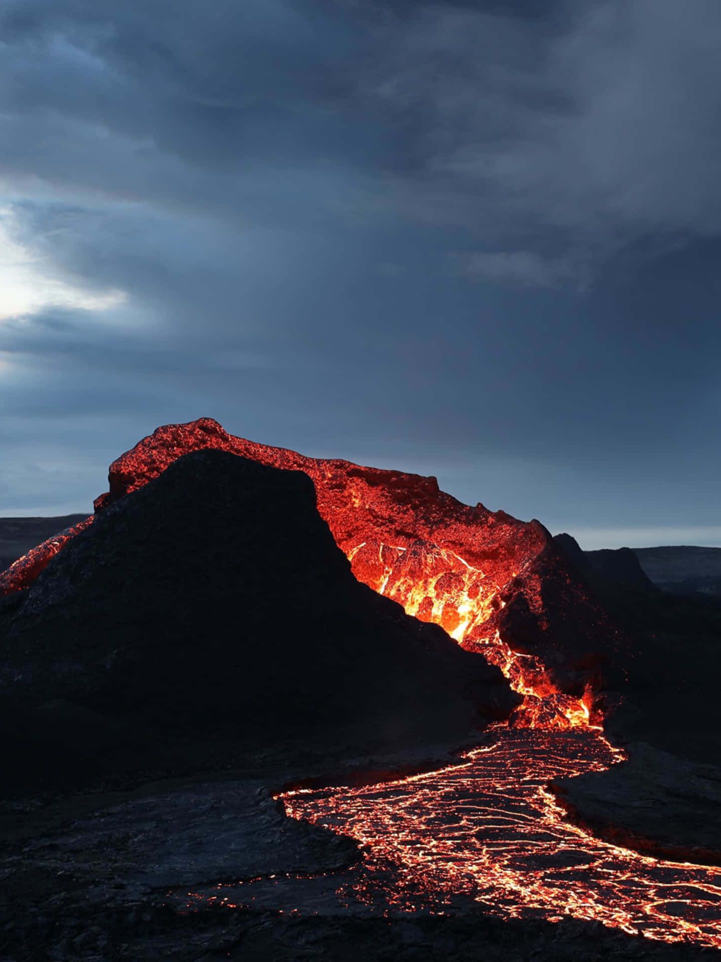 1439x1920 Download Effusive Volcanic Eruption At Geldingadalir Wallpaper