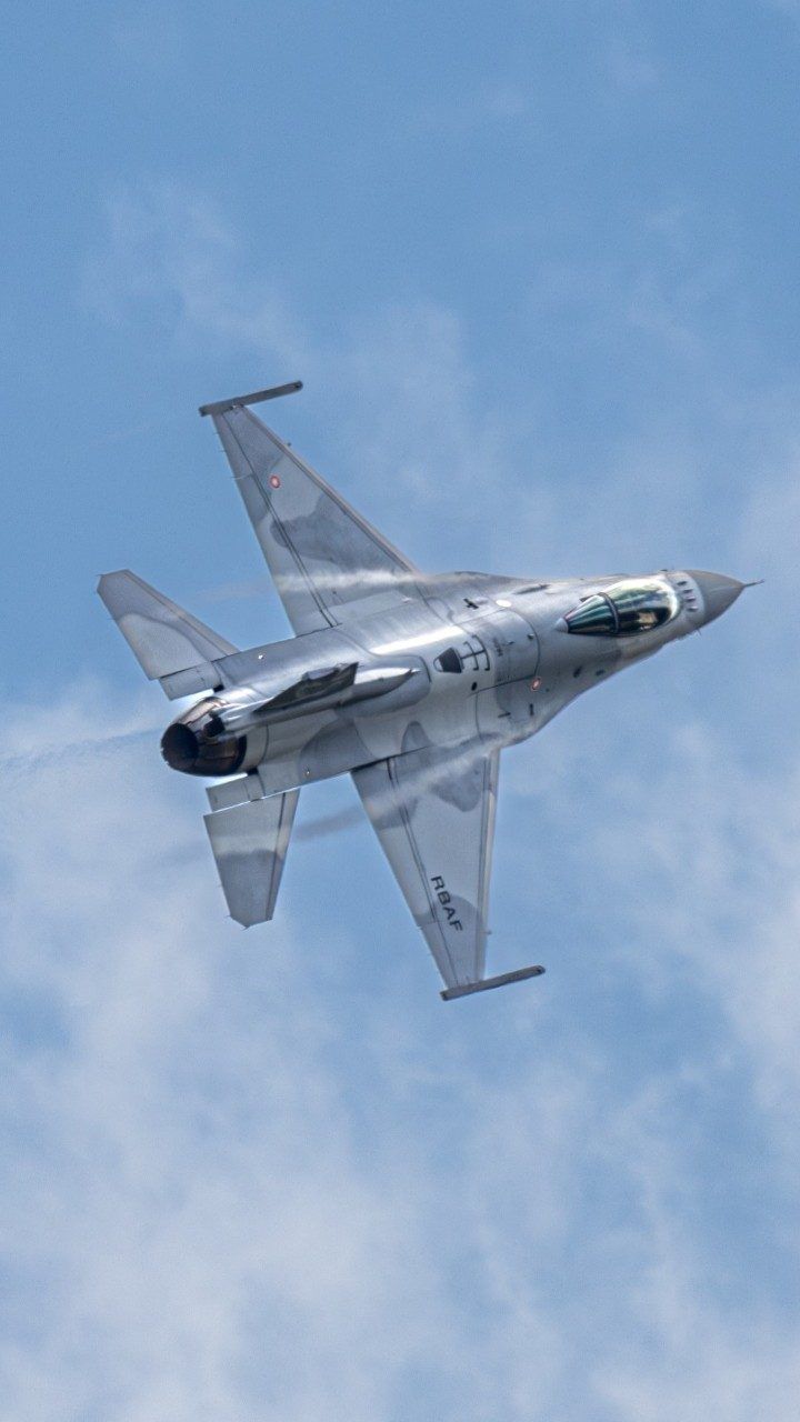 720x1280 Ten Sky High Wallpaper To Celebrate National Aviation Week