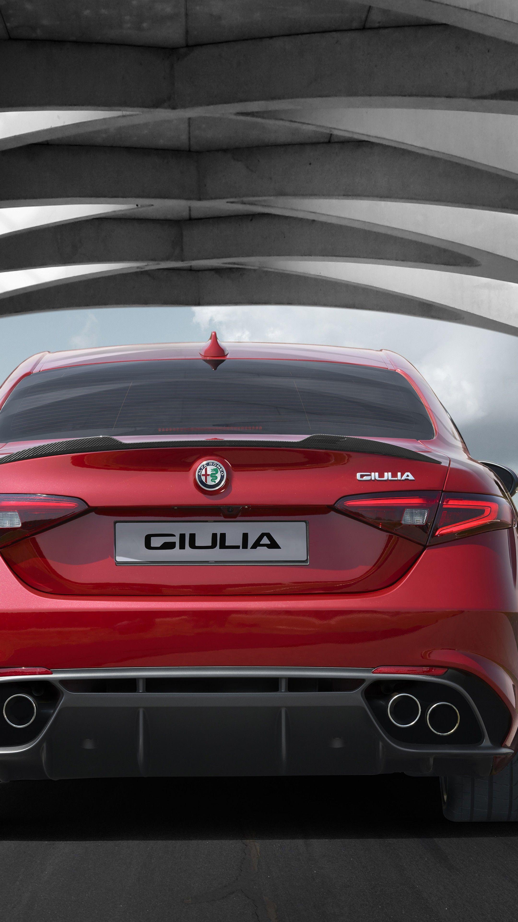 2160x3840 Hình nền Alfa Romeo Giulia, màu đỏ, Ô tô & xe đạp