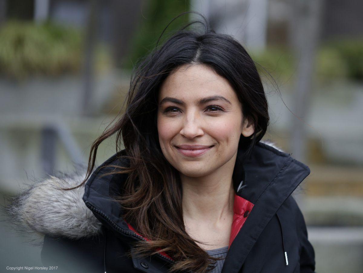 1200x902 FLORIANA LIMA On The Set Of Supergirl In Vancouver 04 07 2017