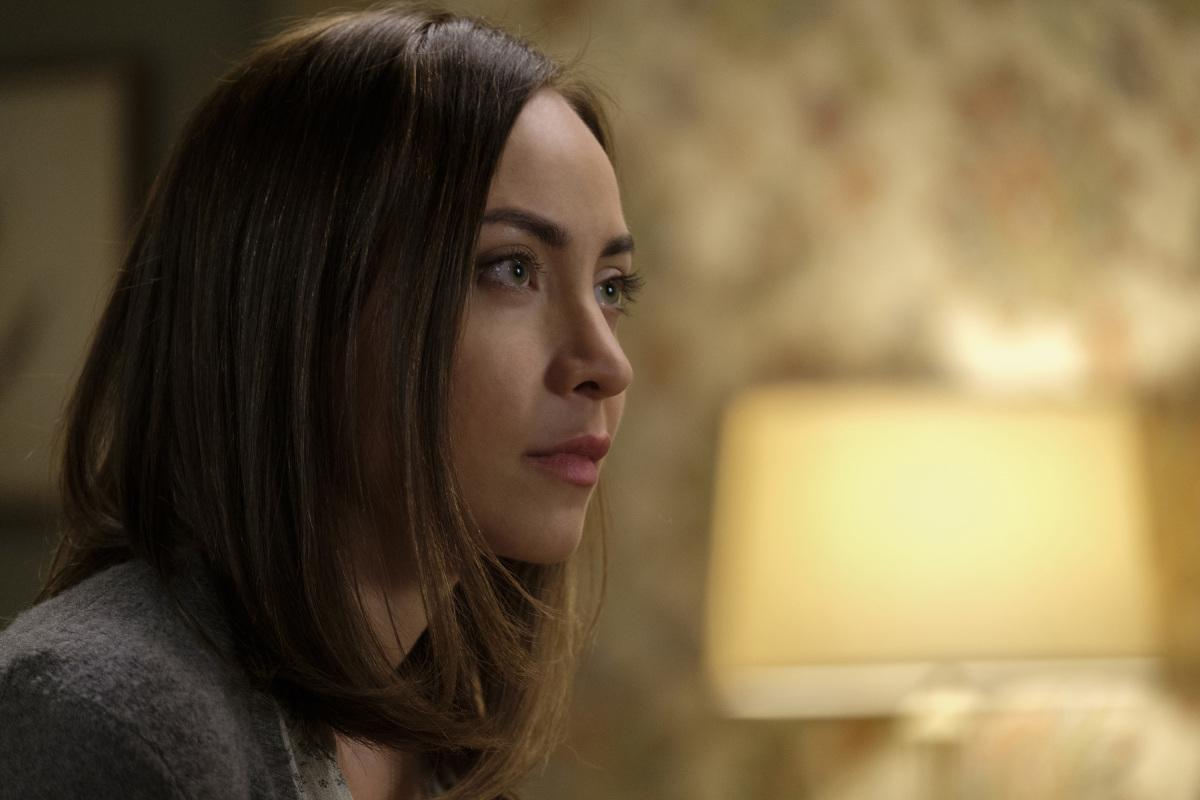 1200x800 Courtney Ford Wallpaper