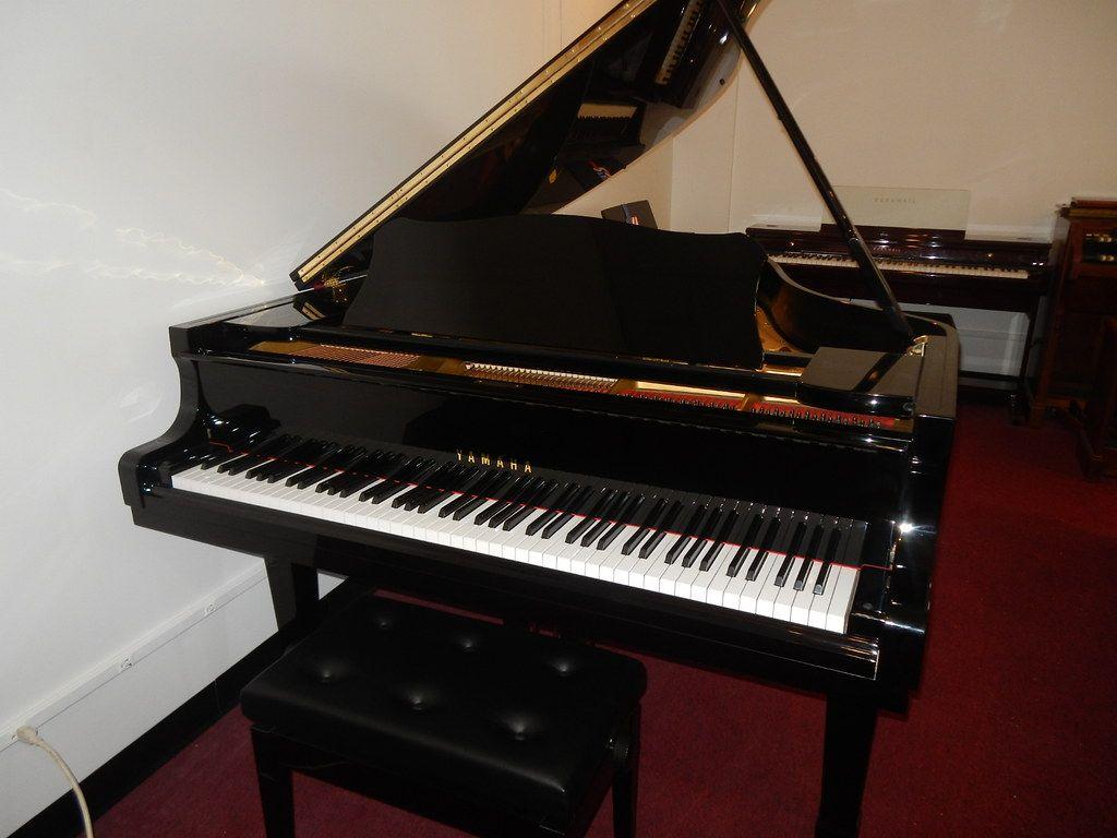 1024x768 Grand Piano Wallpaper Hd White Yamaha