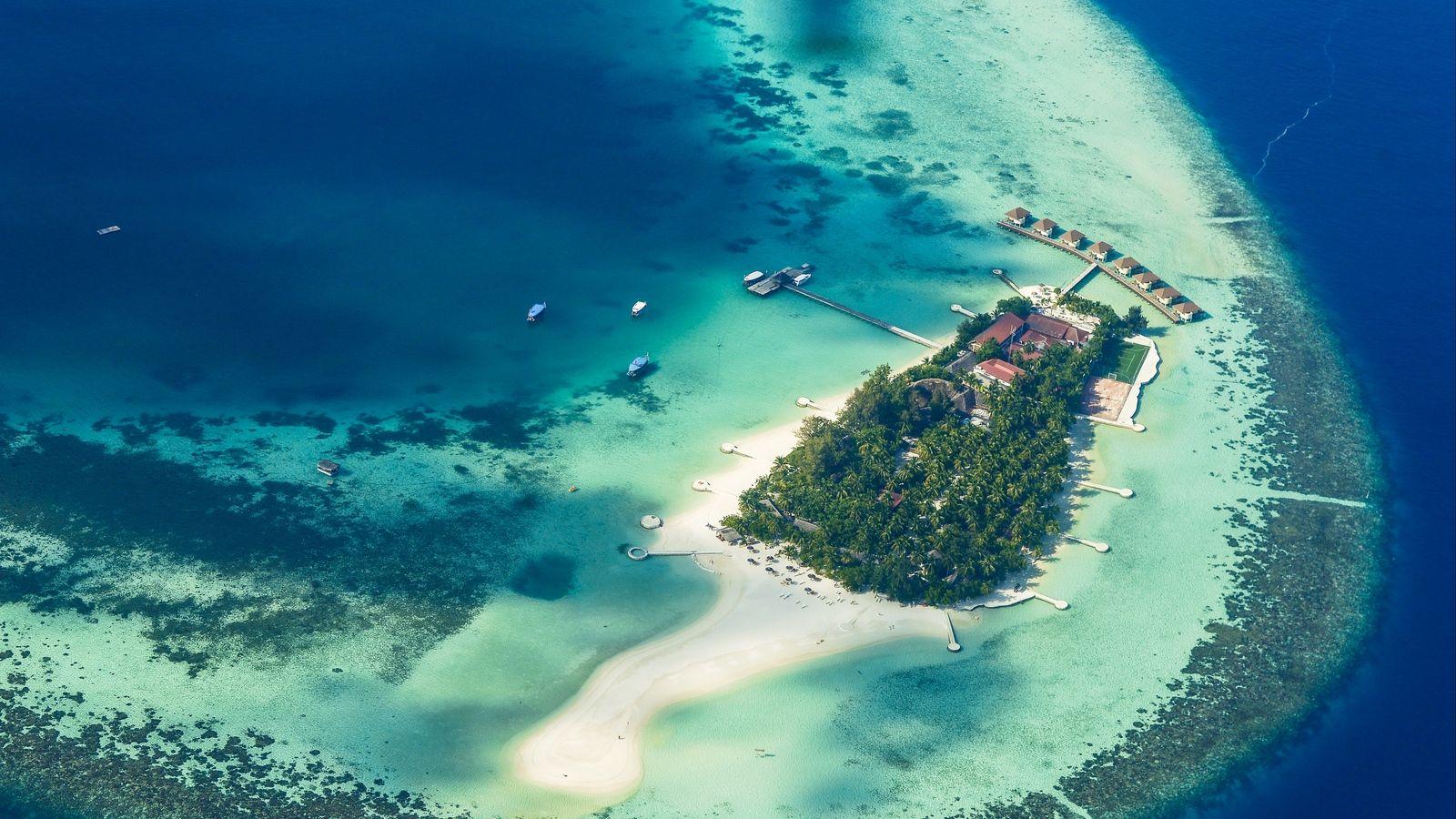 1600x900 Download wallpaper 1600x900 island, ocean, bungalow, palm trees