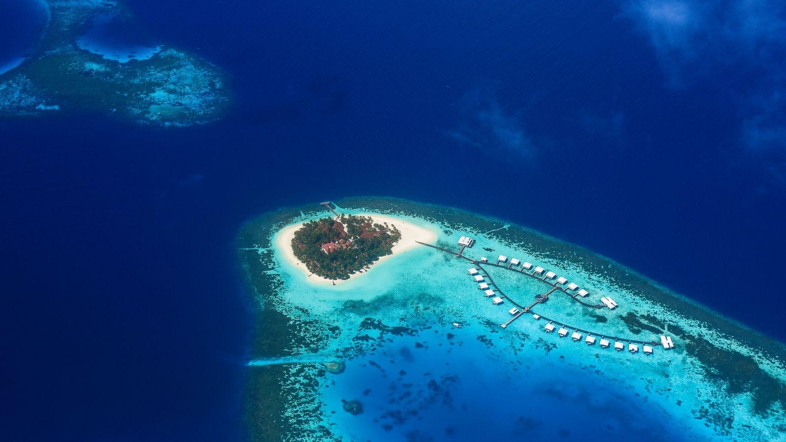 1600x900 Download wallpaper 1600x900 island, ocean, top view, tropics