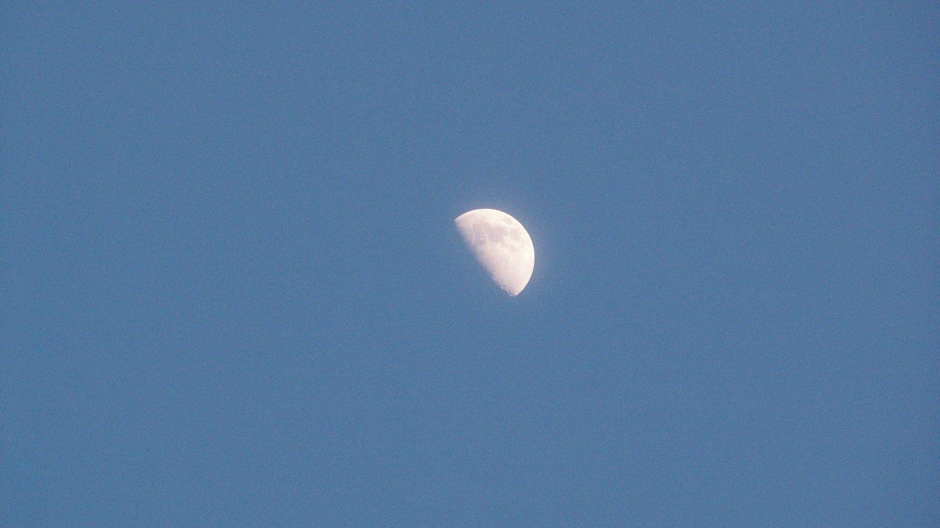 1920x1080 Moon HD Desktop Wallpaper