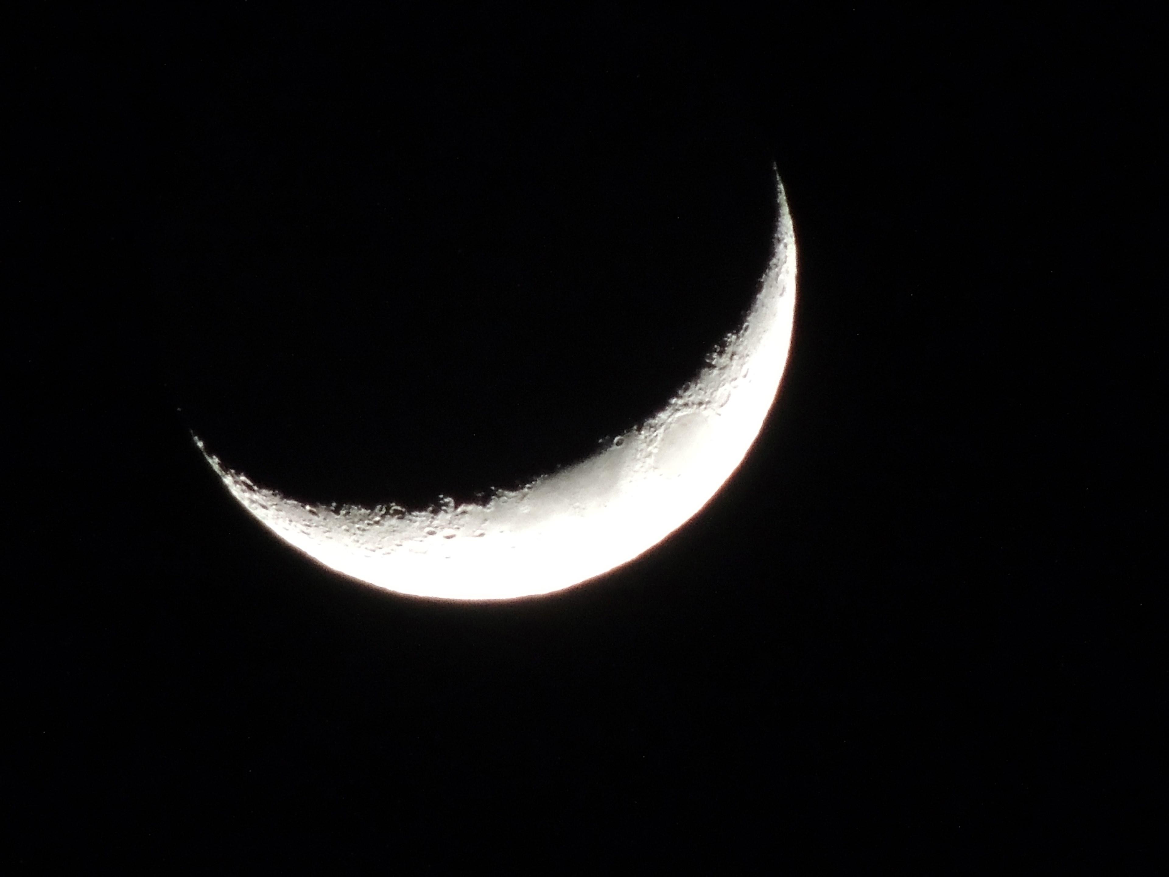 3840x2880 Crescent Moon Wallpaper